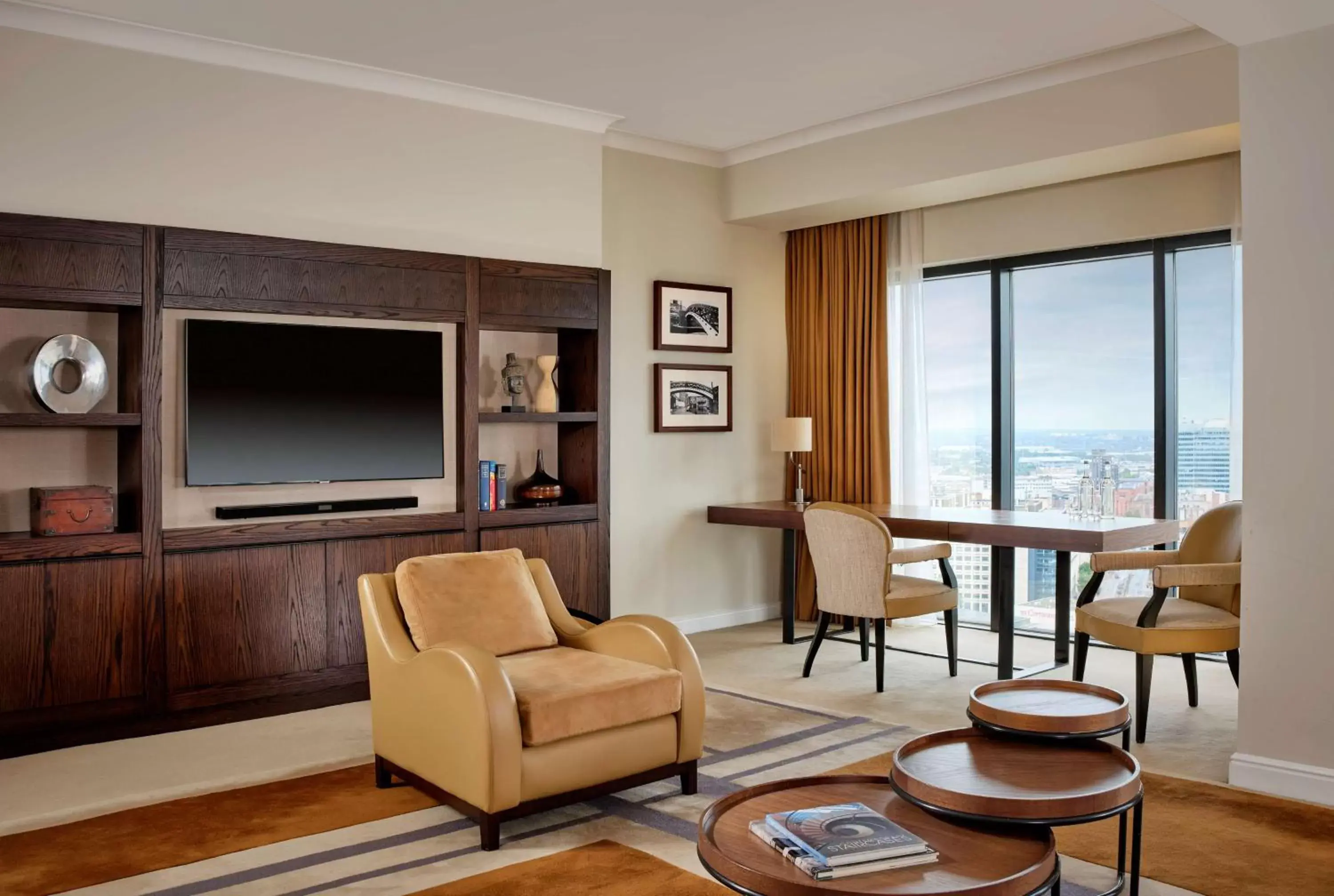 Photo of the whole room, Seating Area in Hyatt Regency Birmingham