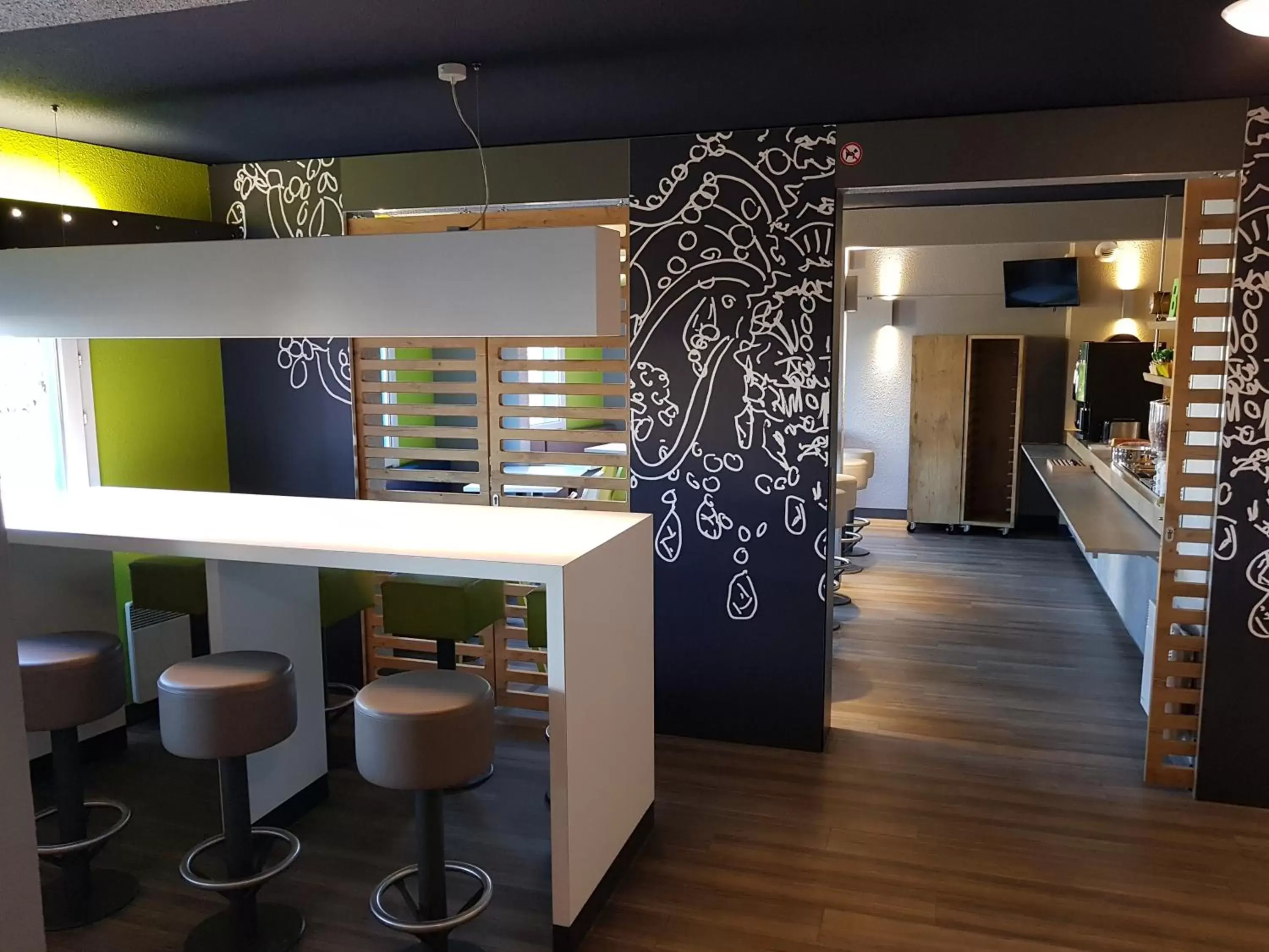 Breakfast, Lounge/Bar in ibis budget Berck Sur Mer