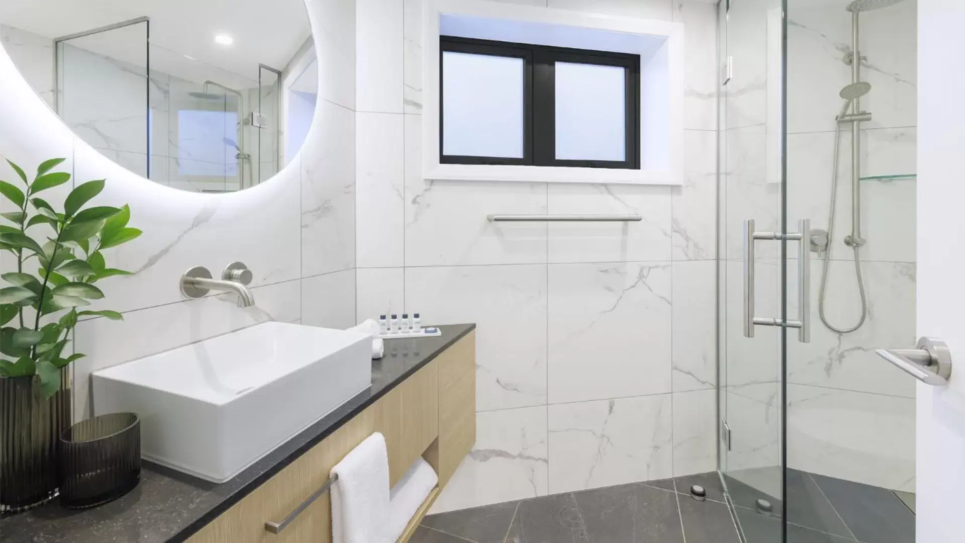 Shower, Bathroom in Oaks Queenstown Shores Resort