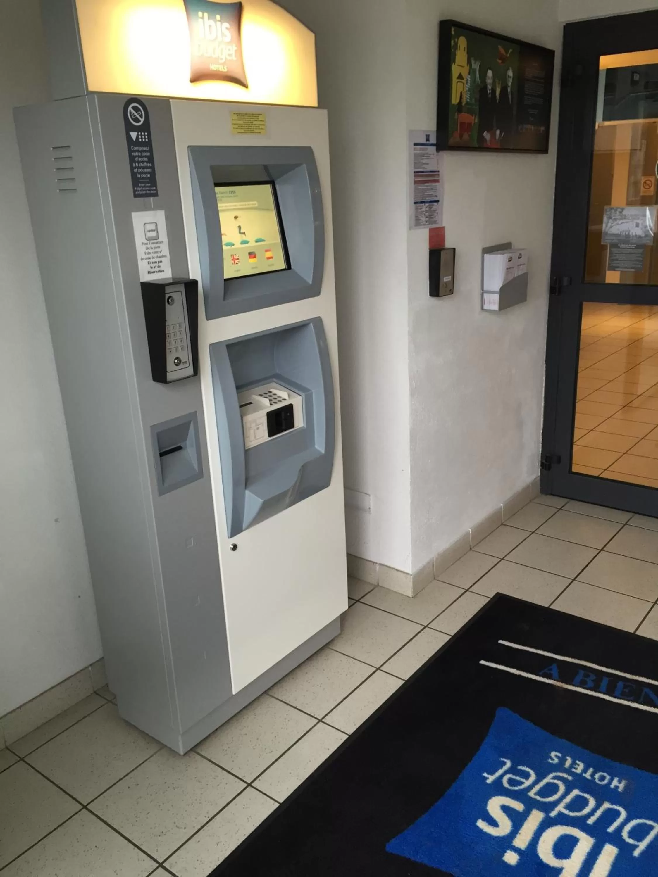 Lobby or reception in ibis budget Niort - La Crèche