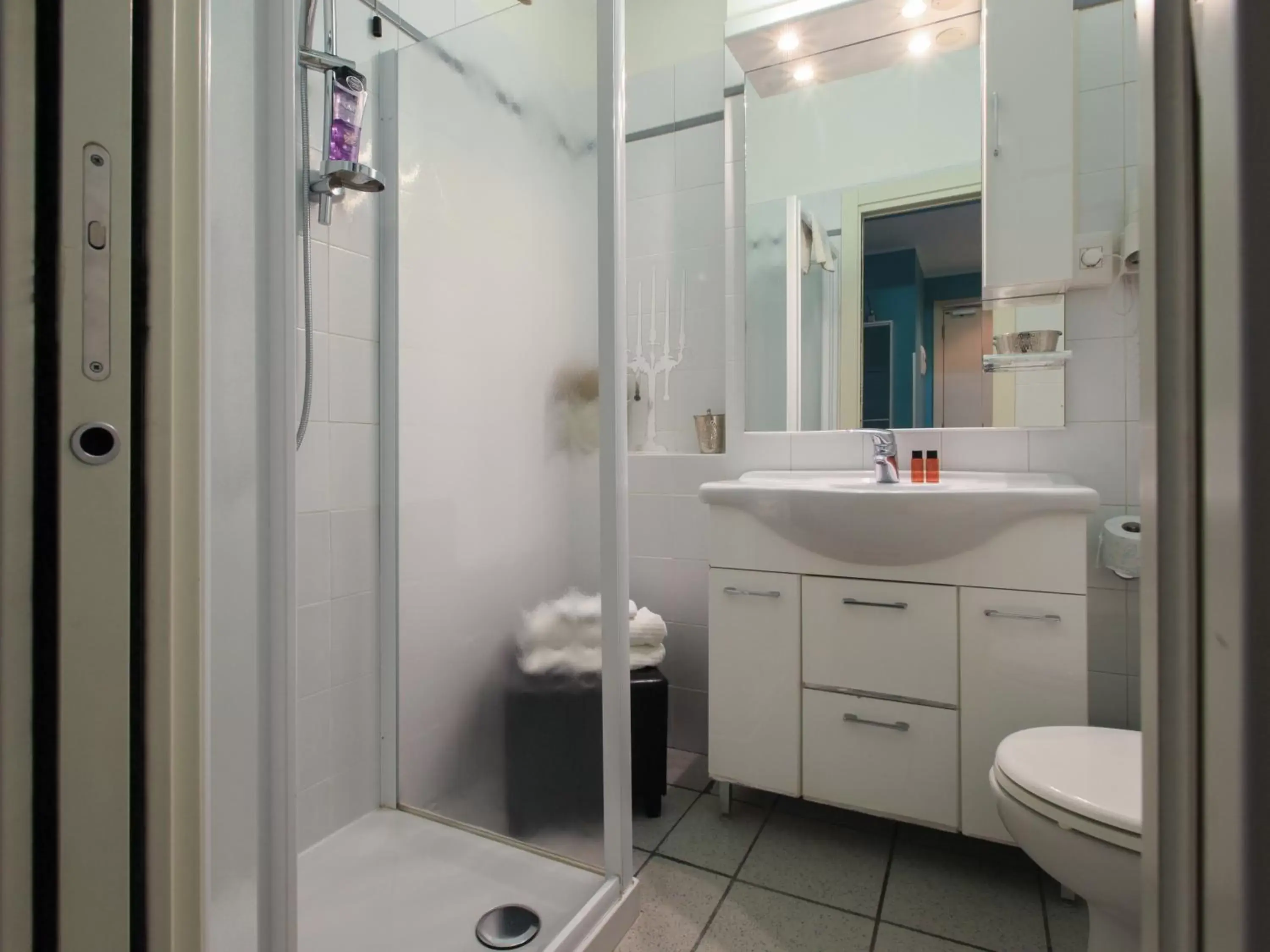 Bathroom in Residence House Aramis Milano -with free parking