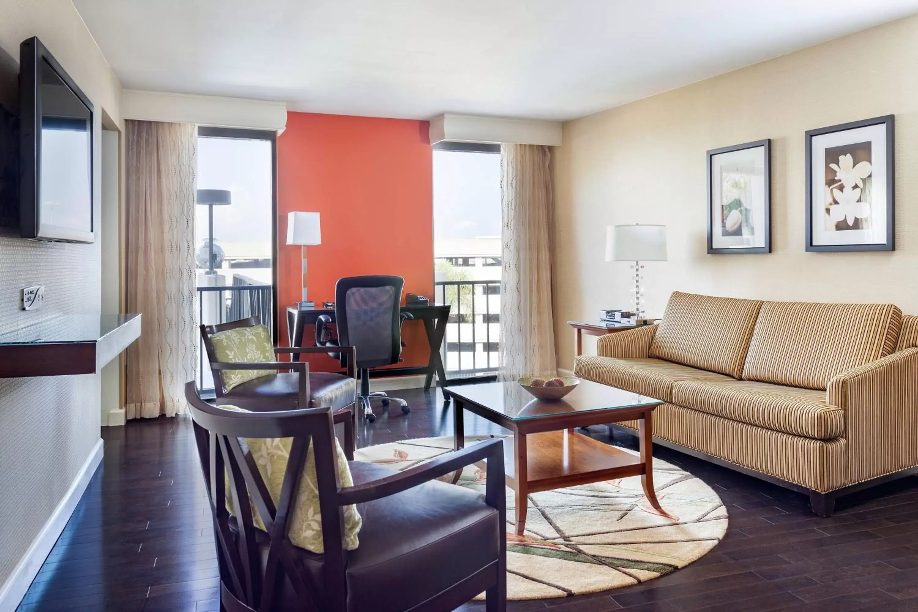 Bedroom, Seating Area in Tampa Airport Marriott