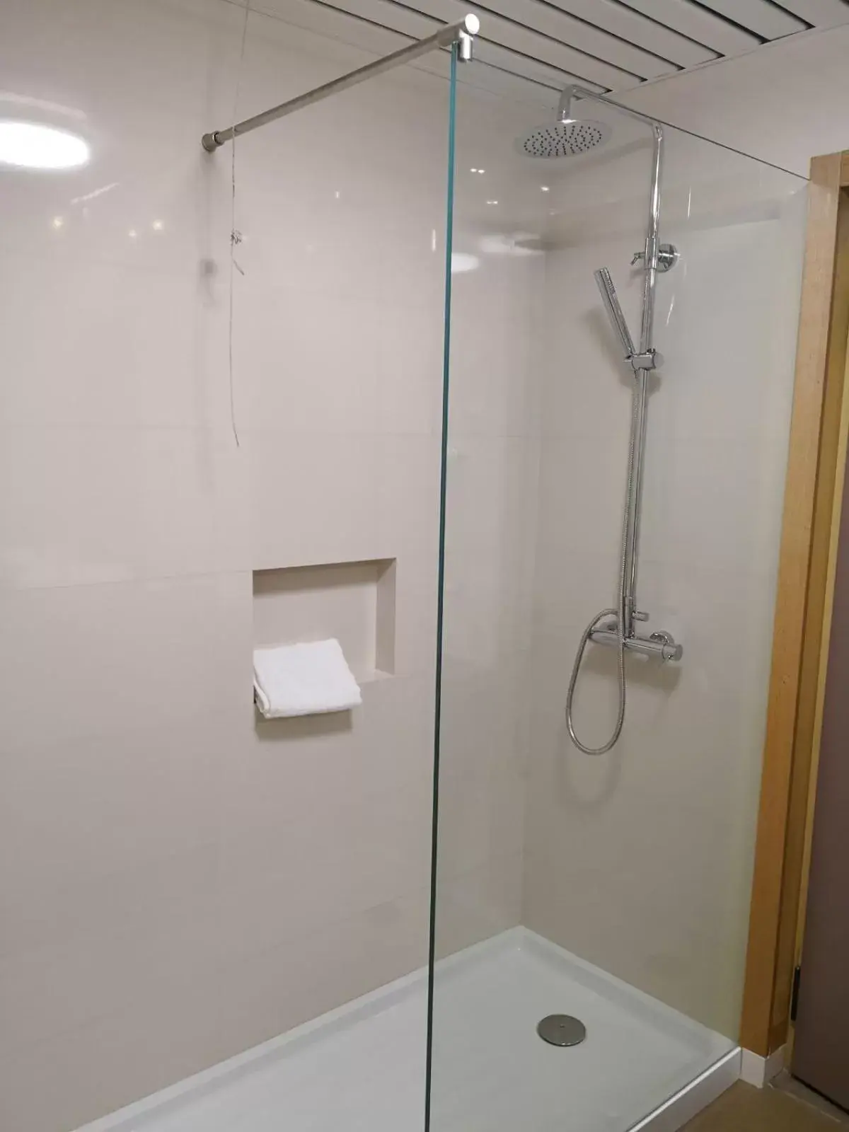 Shower, Bathroom in Hotel 3K Barcelona