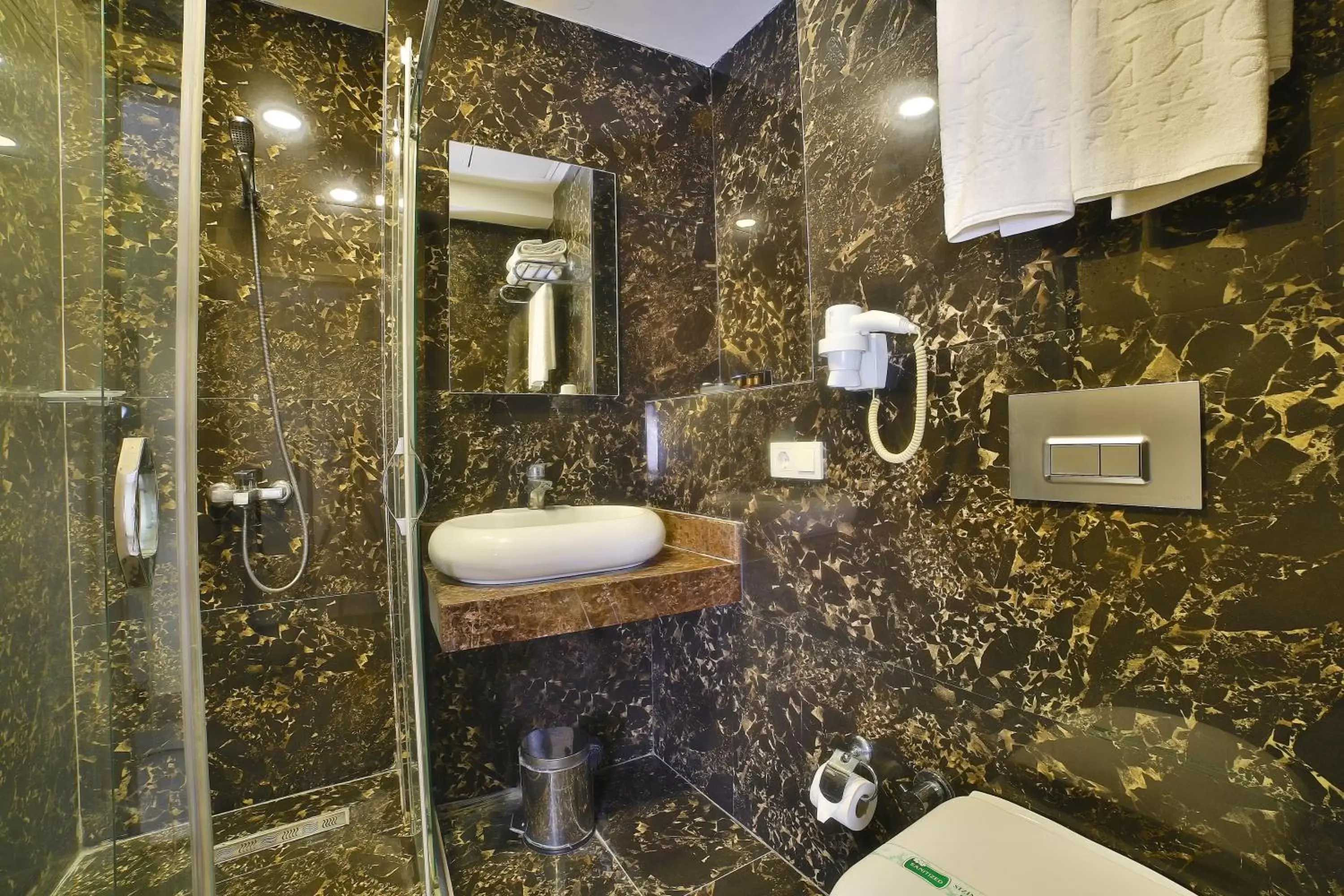 Bathroom in Amara Old City Hotel & Spa