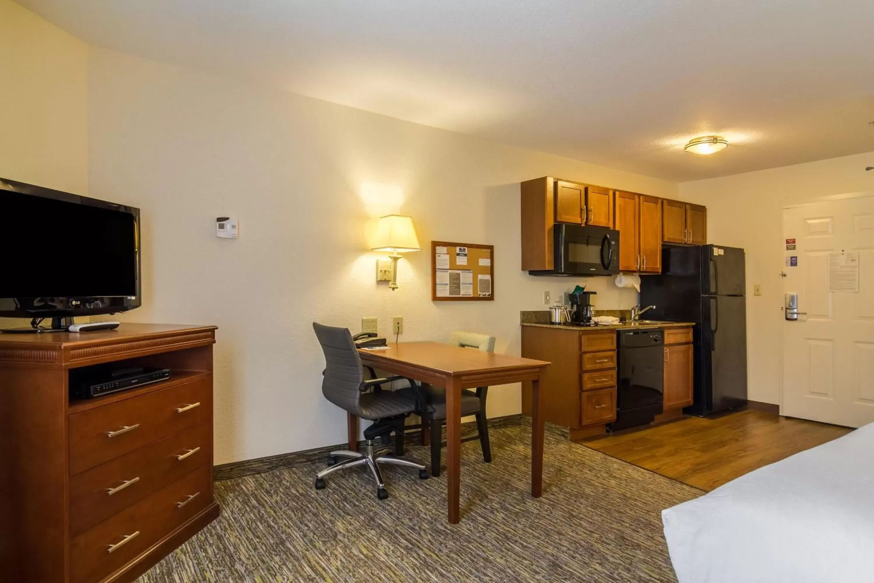 Photo of the whole room, TV/Entertainment Center in Candlewood Suites Jacksonville East Merril Road, an IHG Hotel