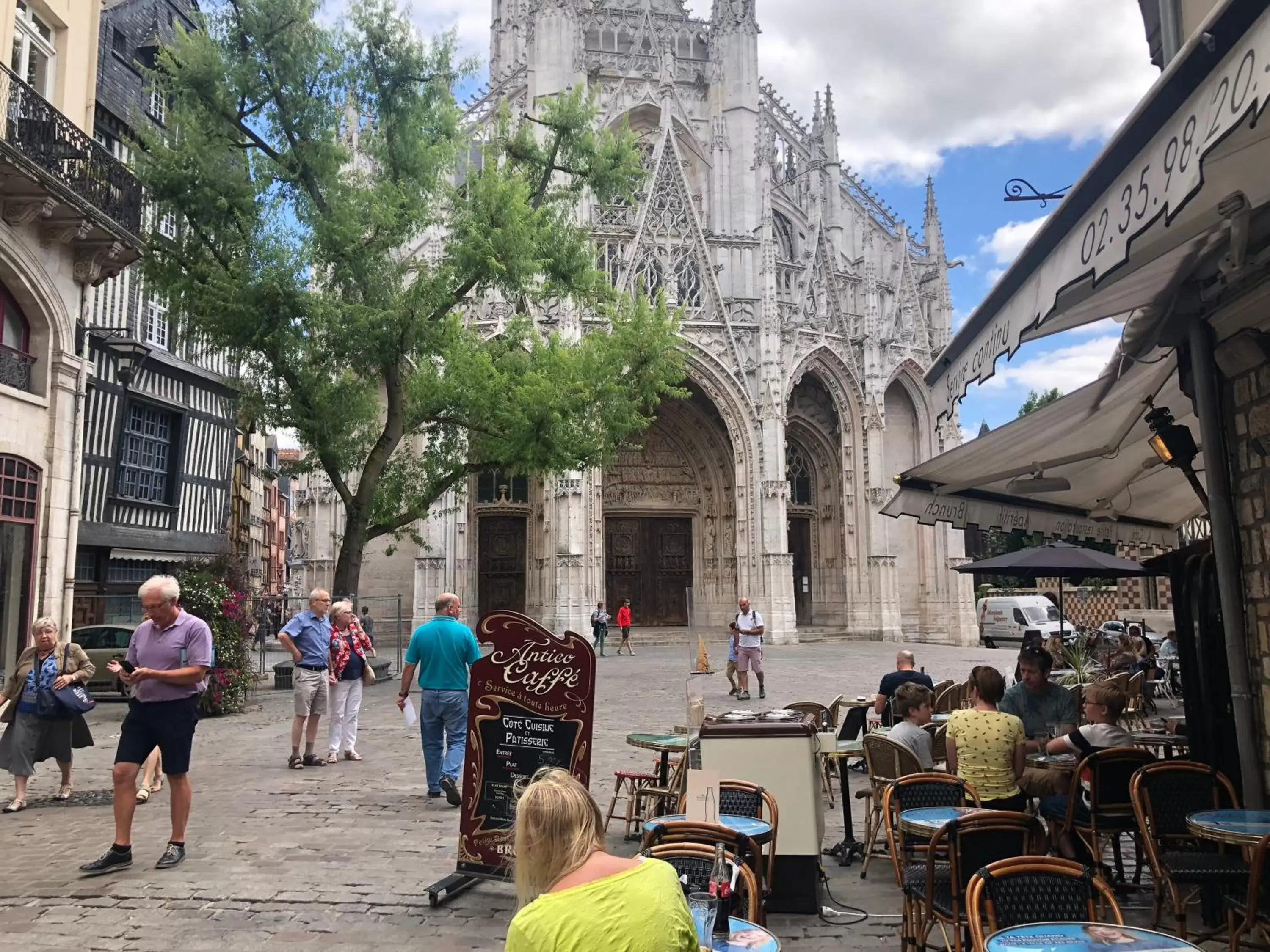 Landmark view in Hôtel De La Cathédrale