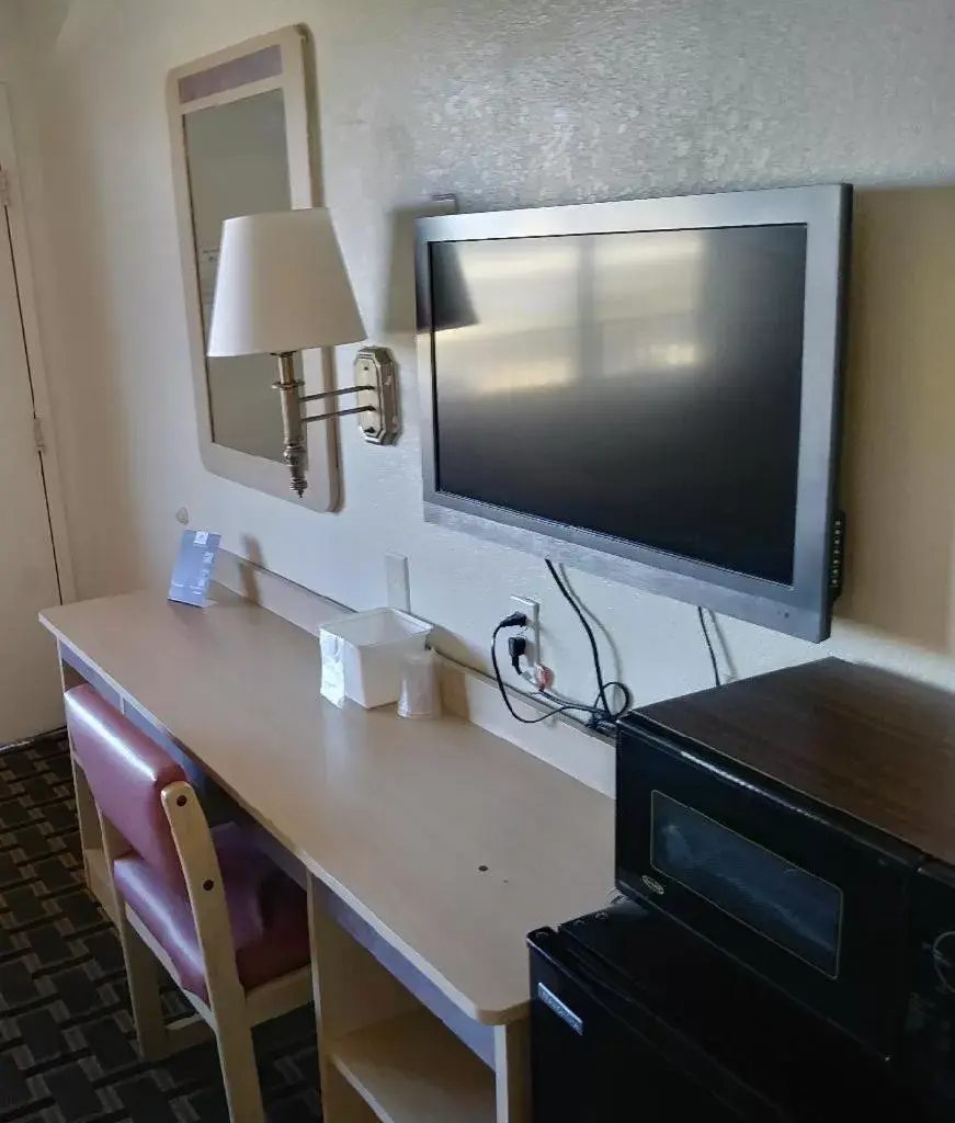 TV and multimedia, TV/Entertainment Center in Americas Best Value Inn Amarillo Airport/Grand Street