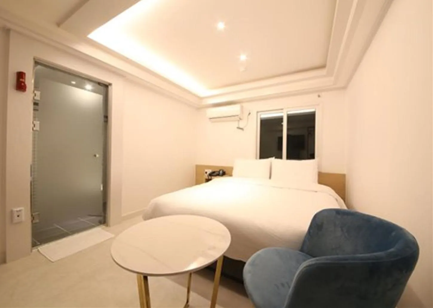 Photo of the whole room, Bed in Busan Seomyeon Business Hotel J7