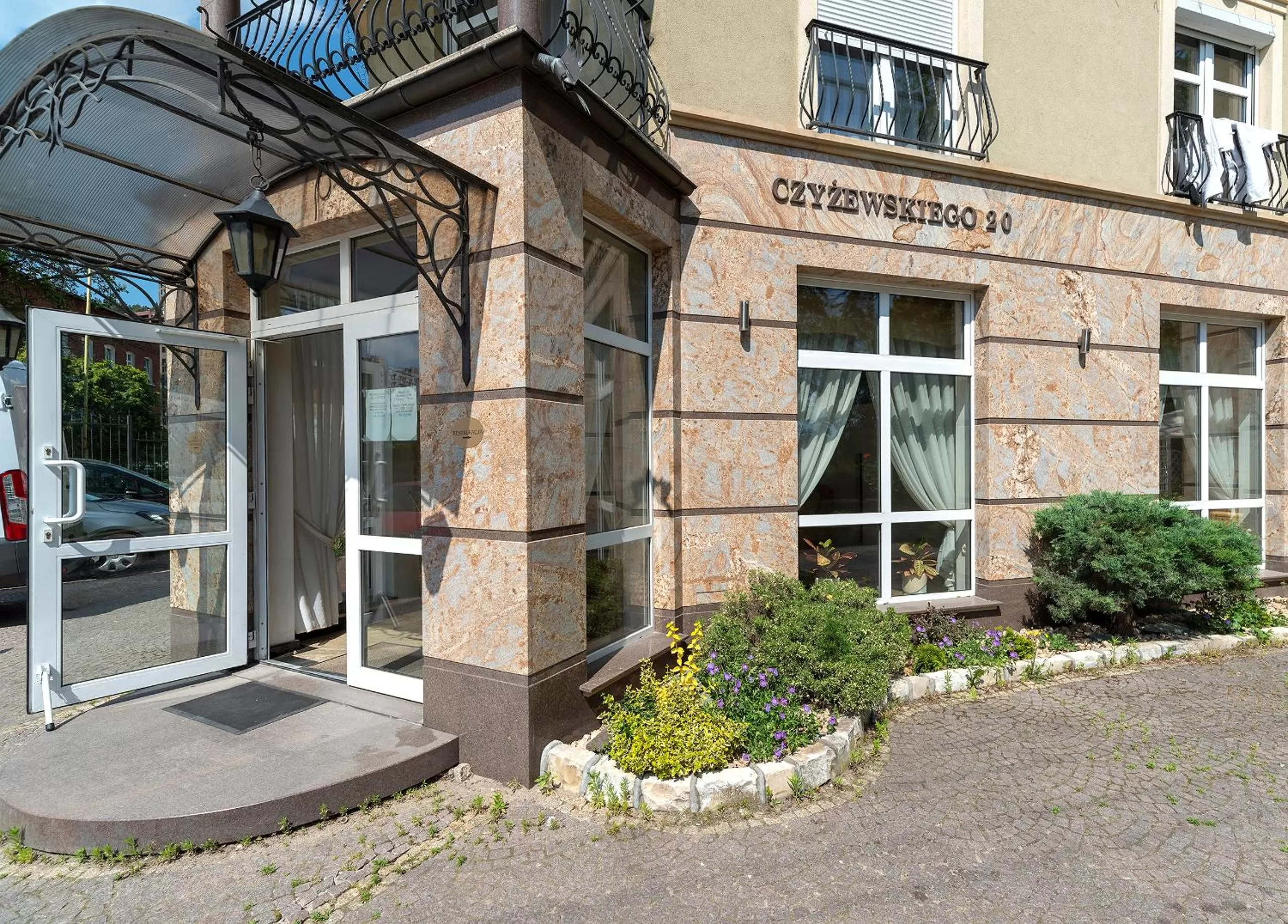 Facade/entrance in Villa Palladium