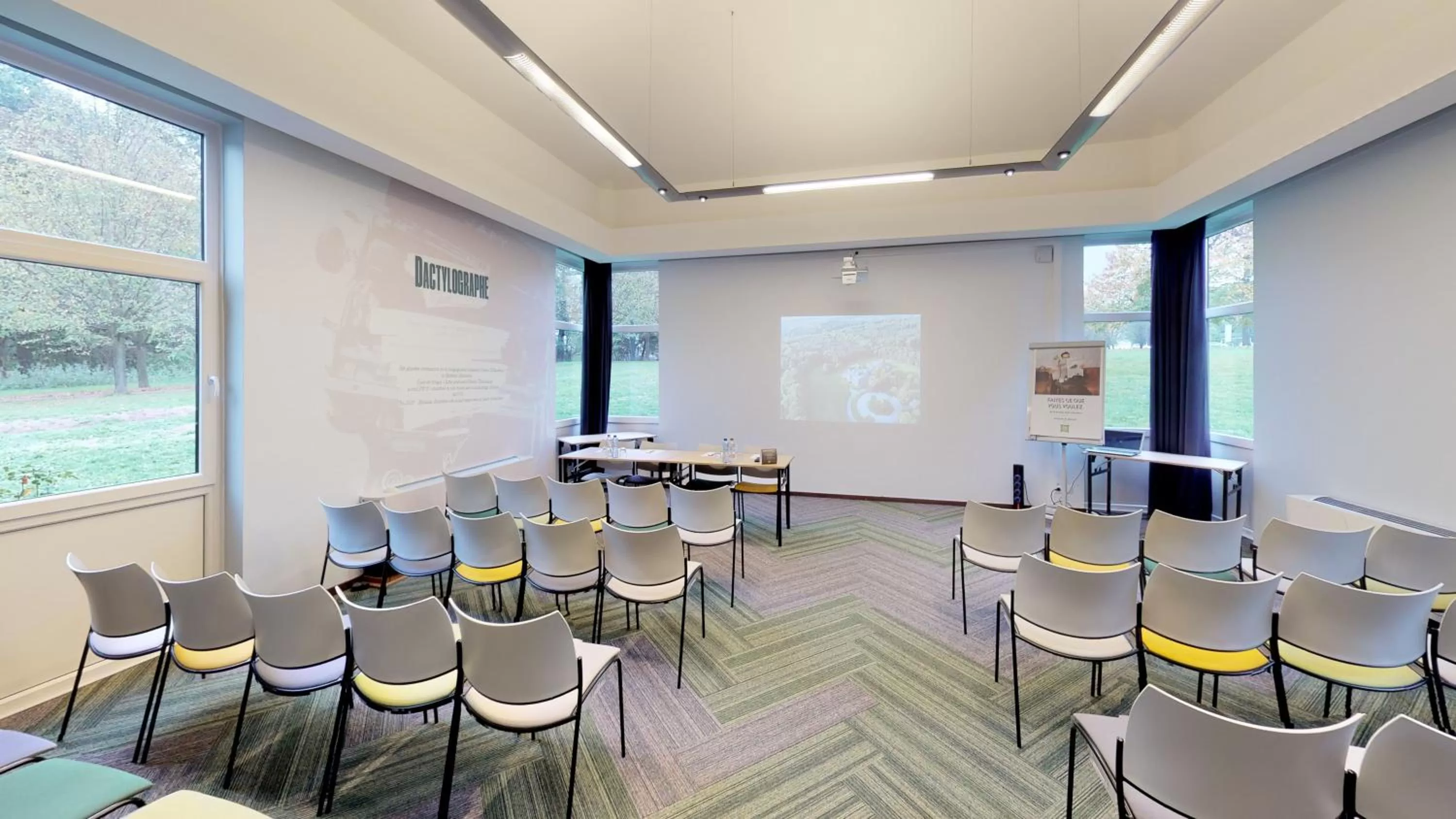 Meeting/conference room in ibis Styles Louvain-la-Neuve Hotel and Events