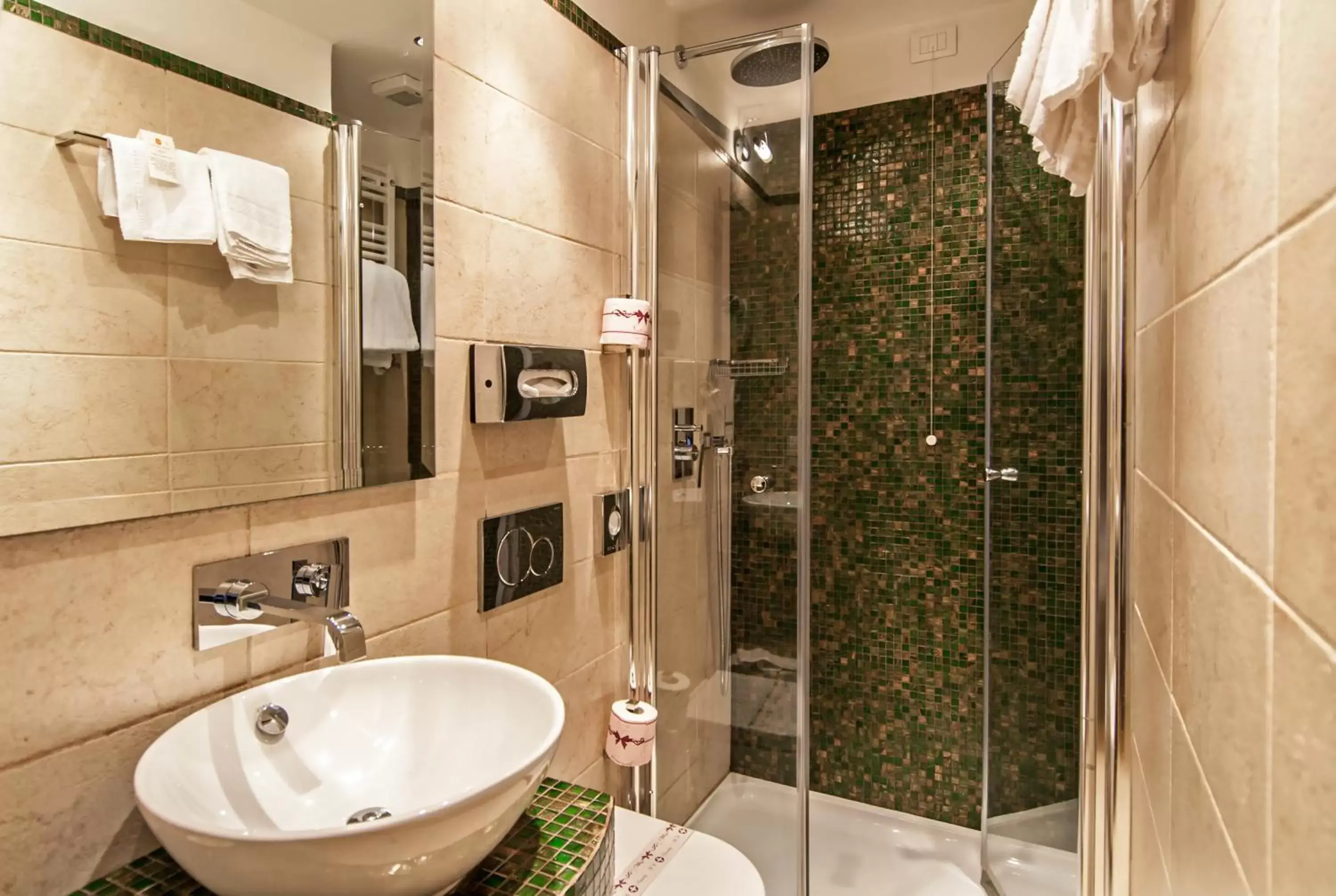 Shower, Bathroom in Hotel Bel Sito e Berlino