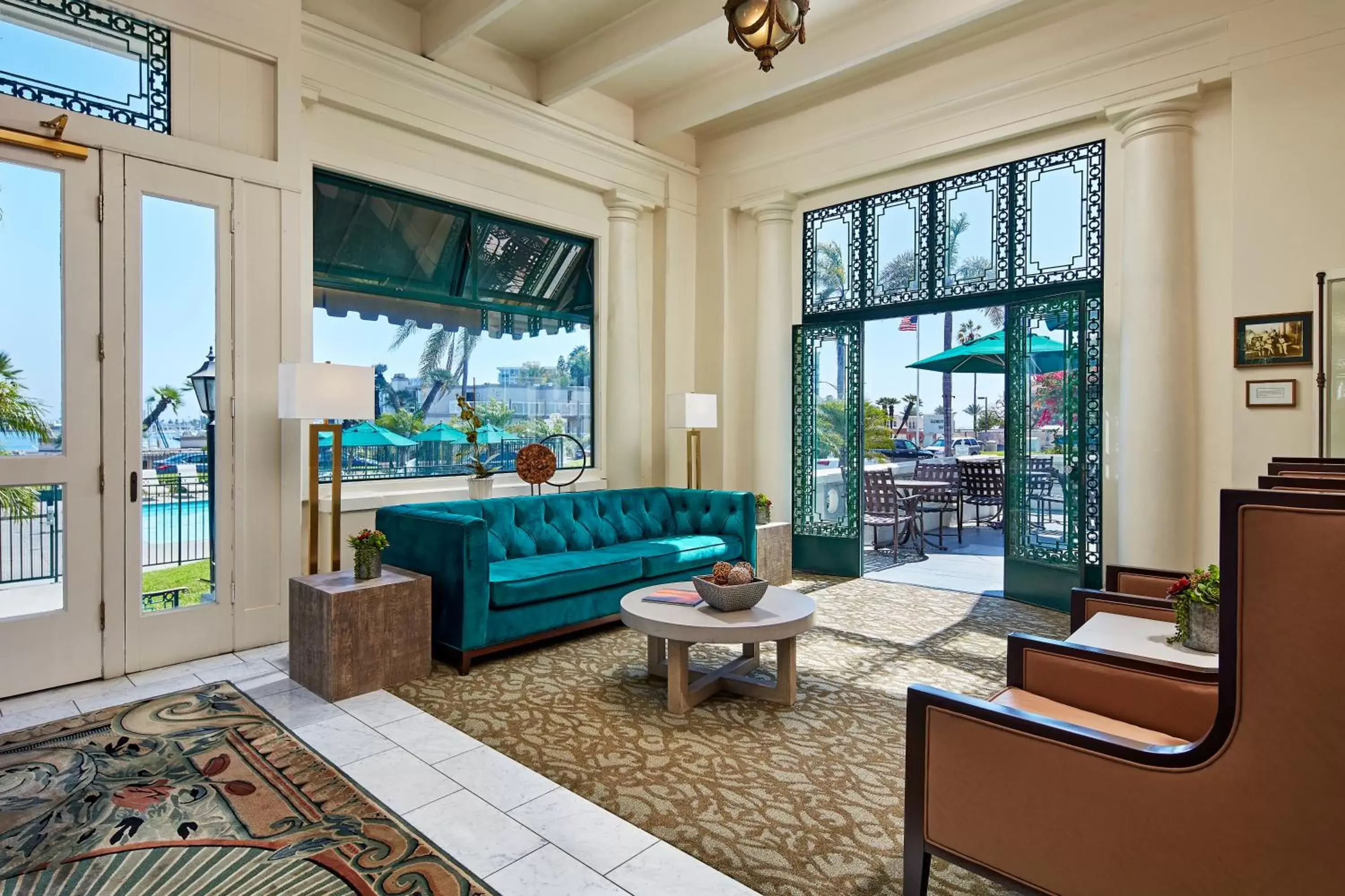 Lobby or reception, Lounge/Bar in Glorietta Bay Inn