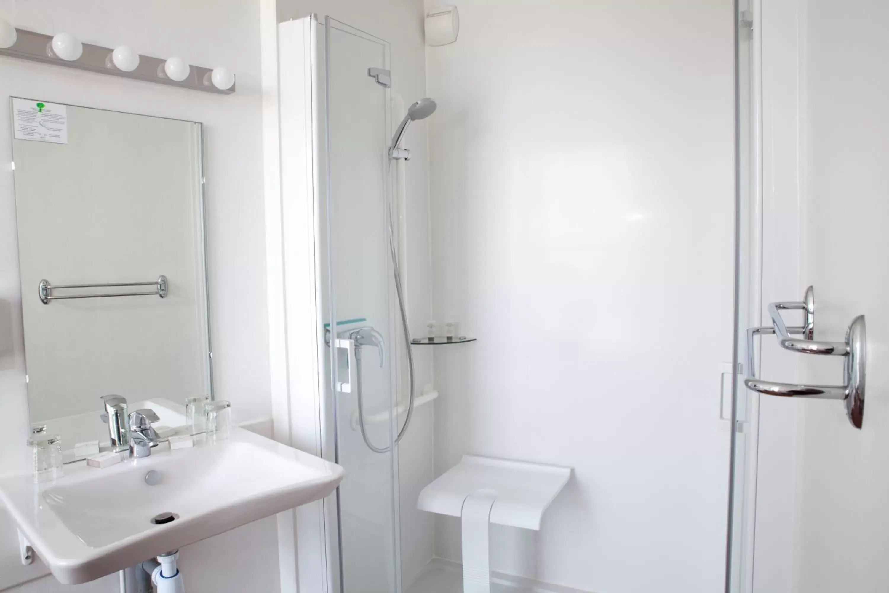 Bathroom in Ambassadeur Hotel - Cherbourg Port de Plaisance
