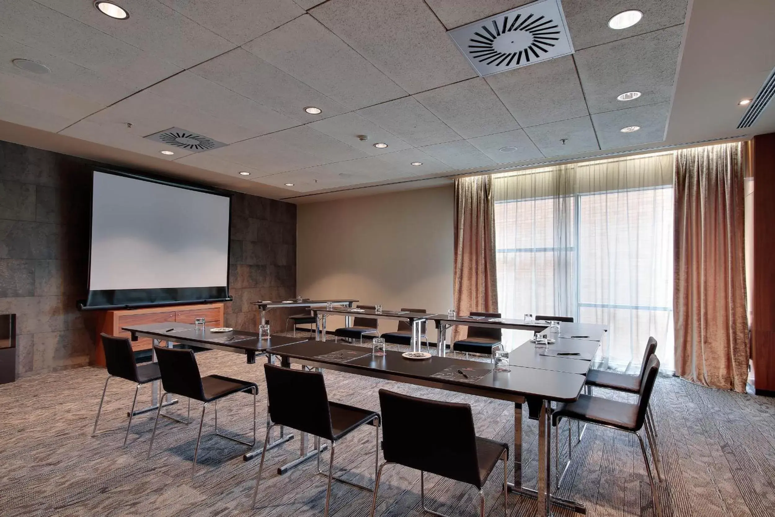 Business facilities in Hotel Badalona Tower