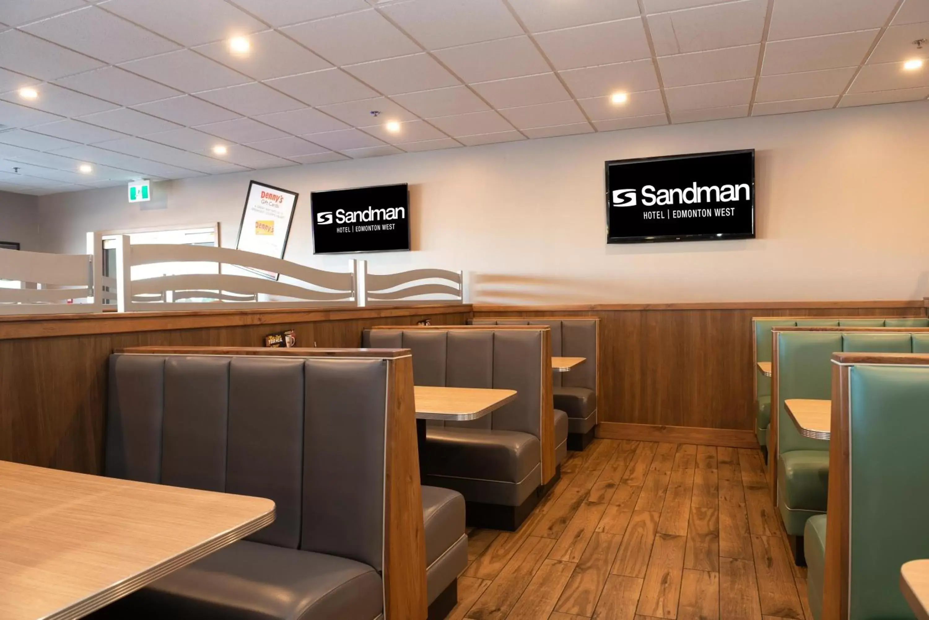 Breakfast, Restaurant/Places to Eat in Sandman Hotel Edmonton West