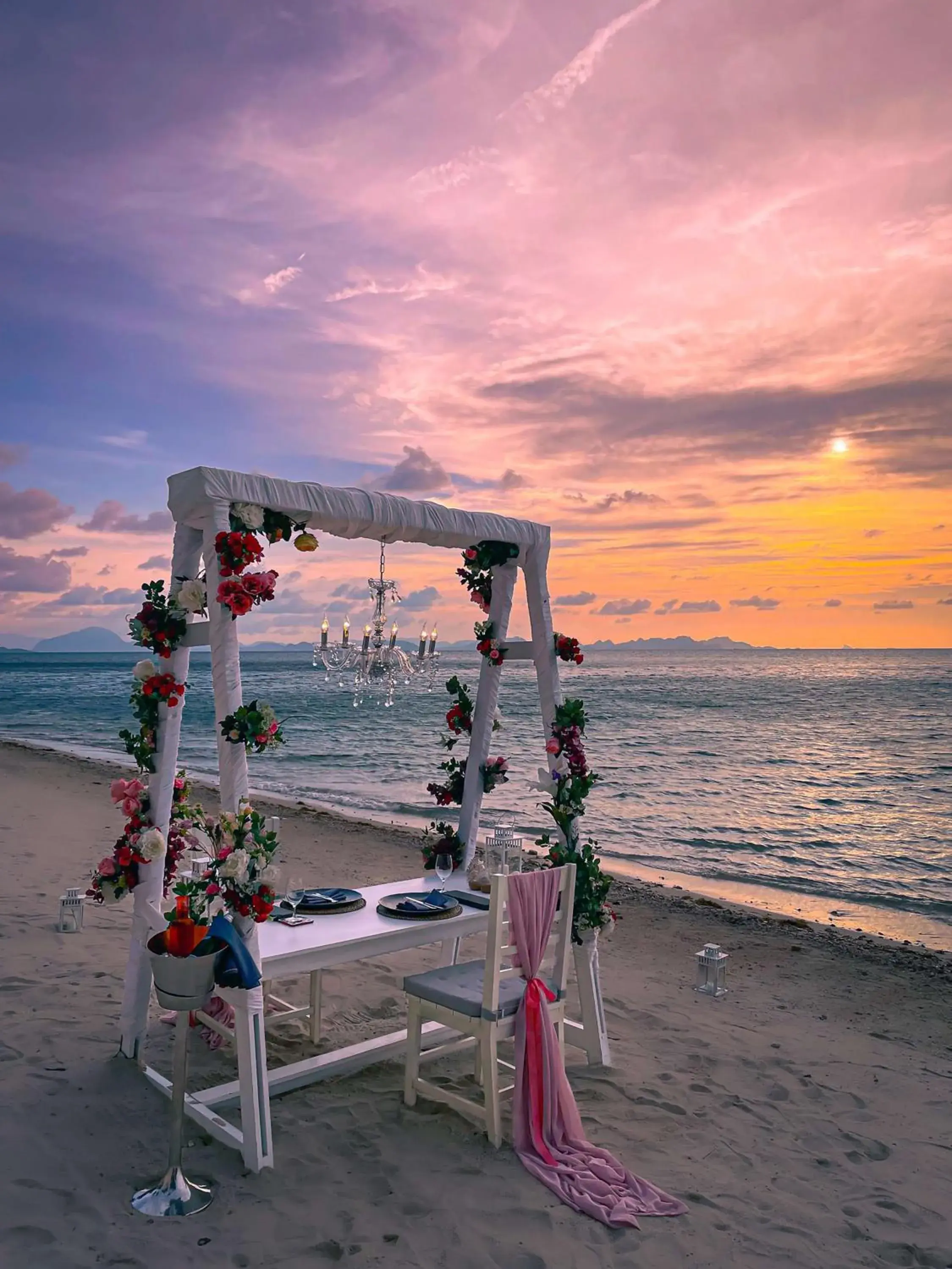 Restaurant/places to eat, Beach in Conrad Koh Samui