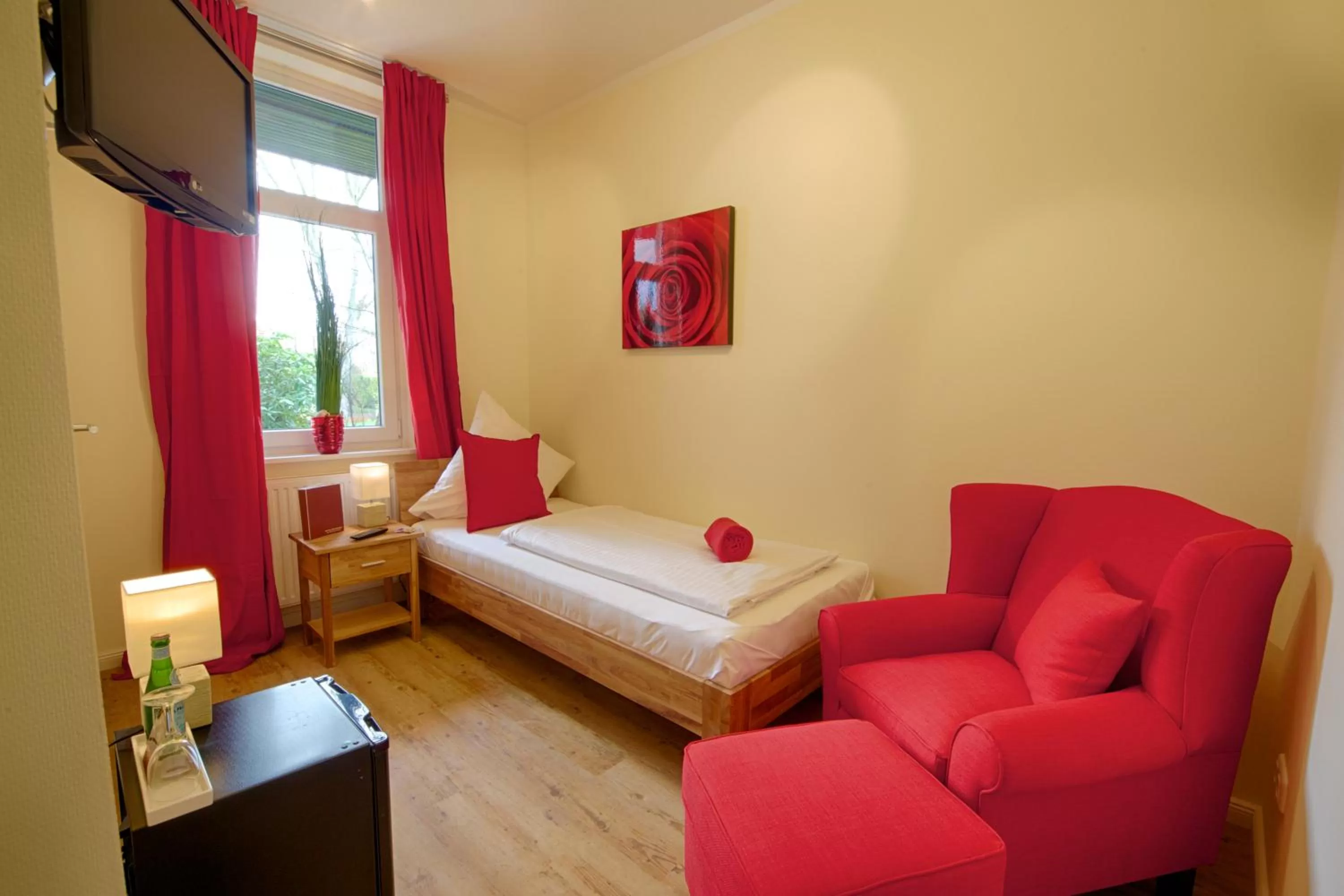 Photo of the whole room in Das Frühstückshotel Sankt Peter-Ording