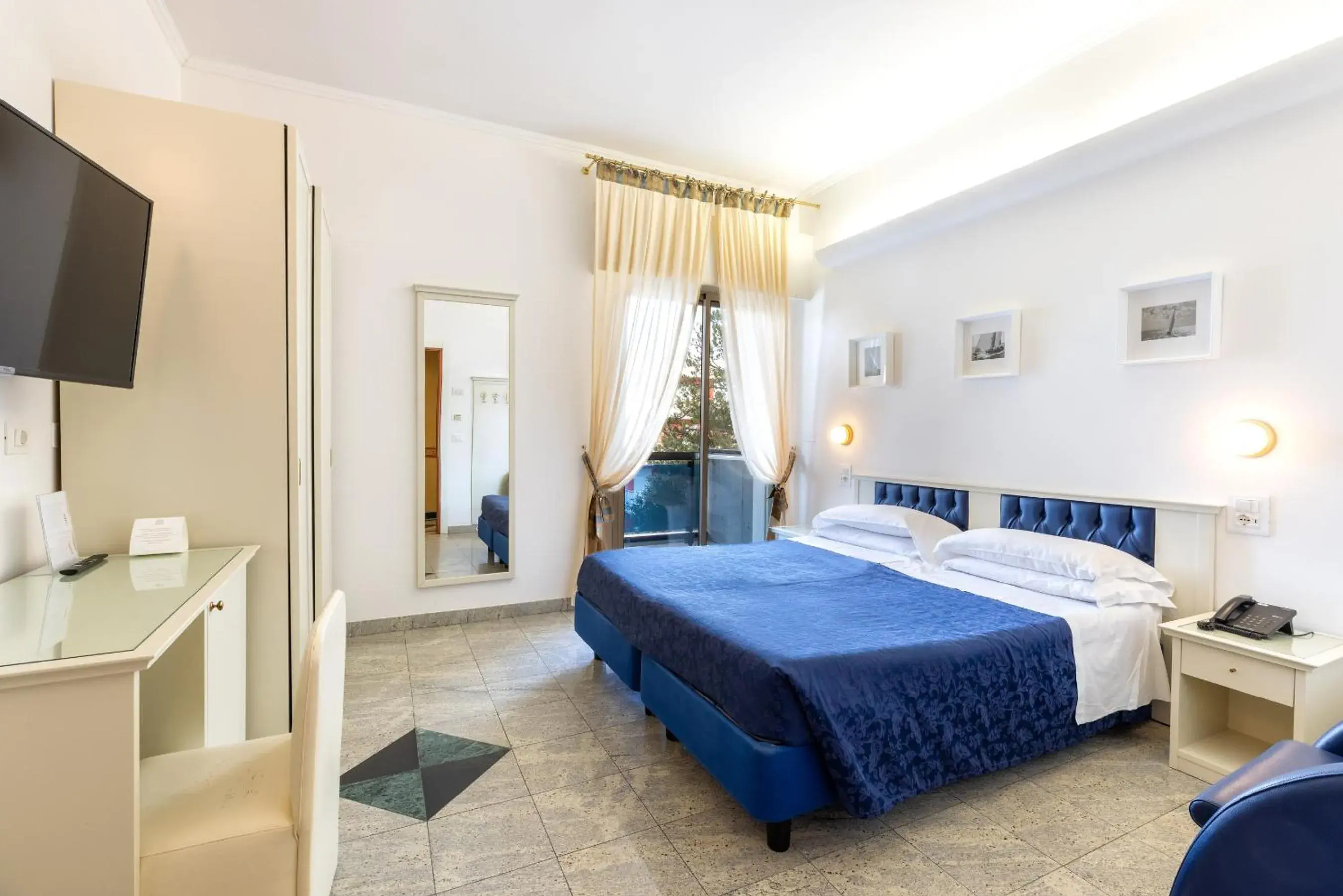 Basic Triple Room in Hotel Feldberg Basic Triple Room in Hotel Feldberg