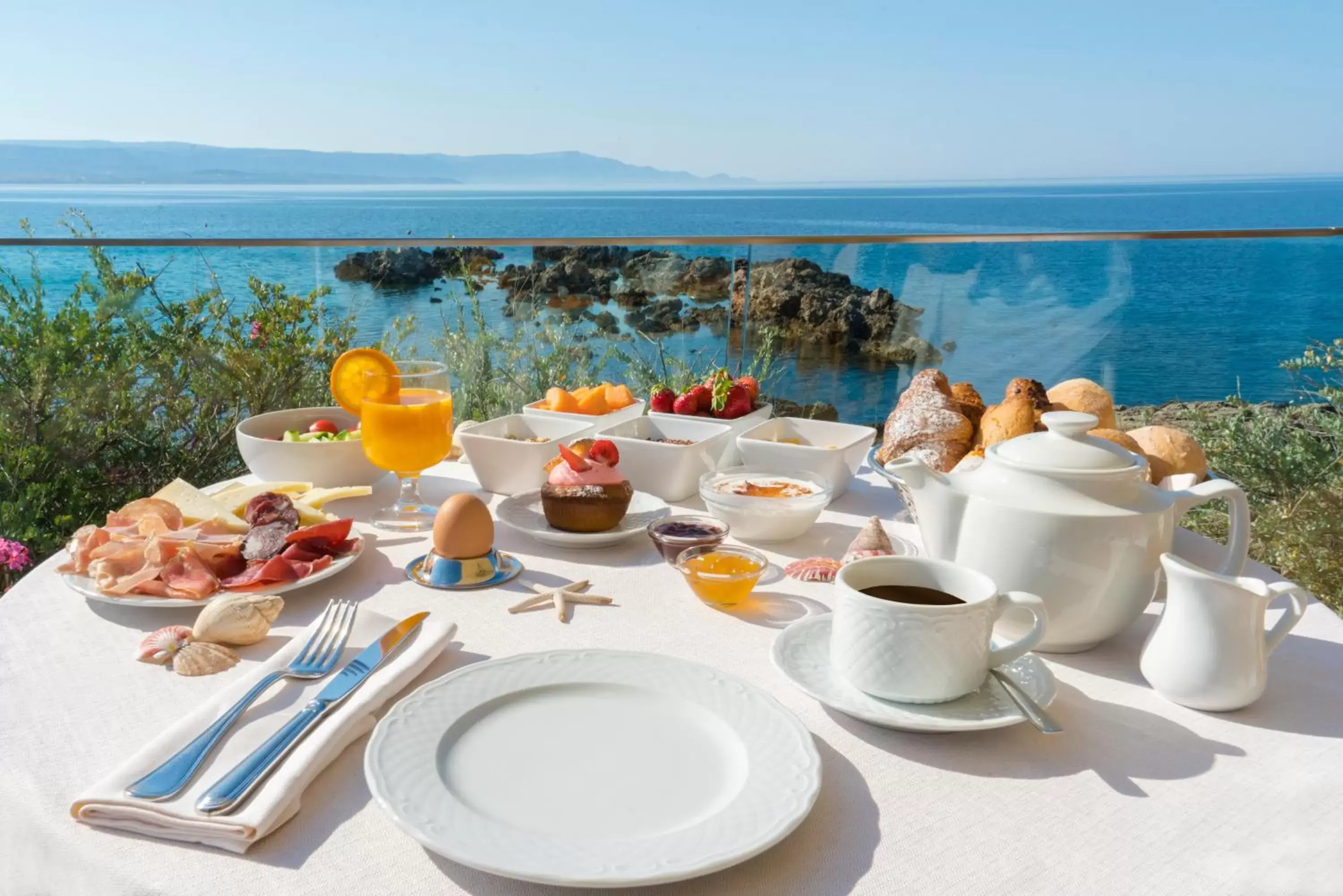 Continental breakfast in Hotel Dei Pini