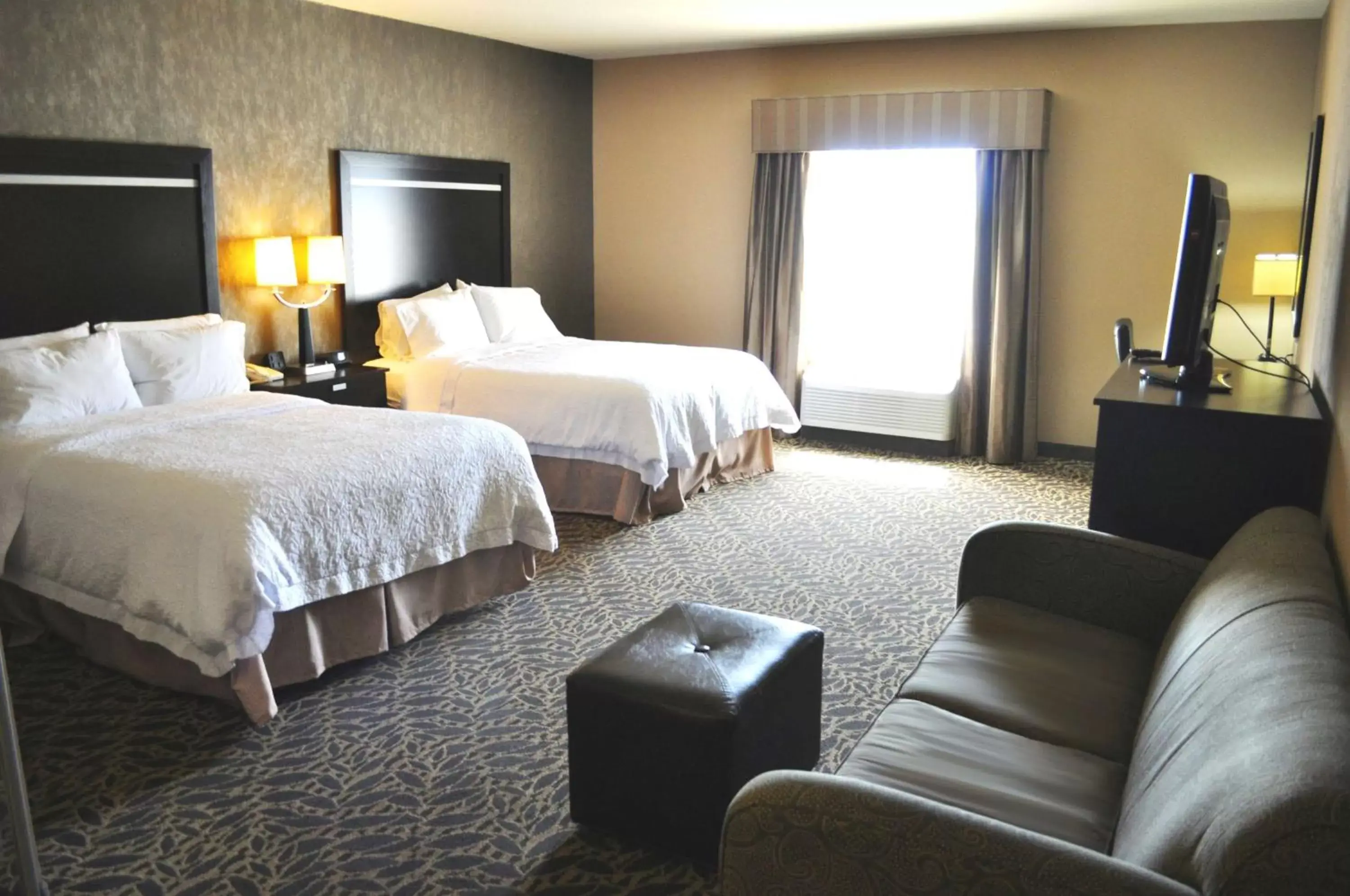 Bed in Hampton Inn & Suites Bay City
