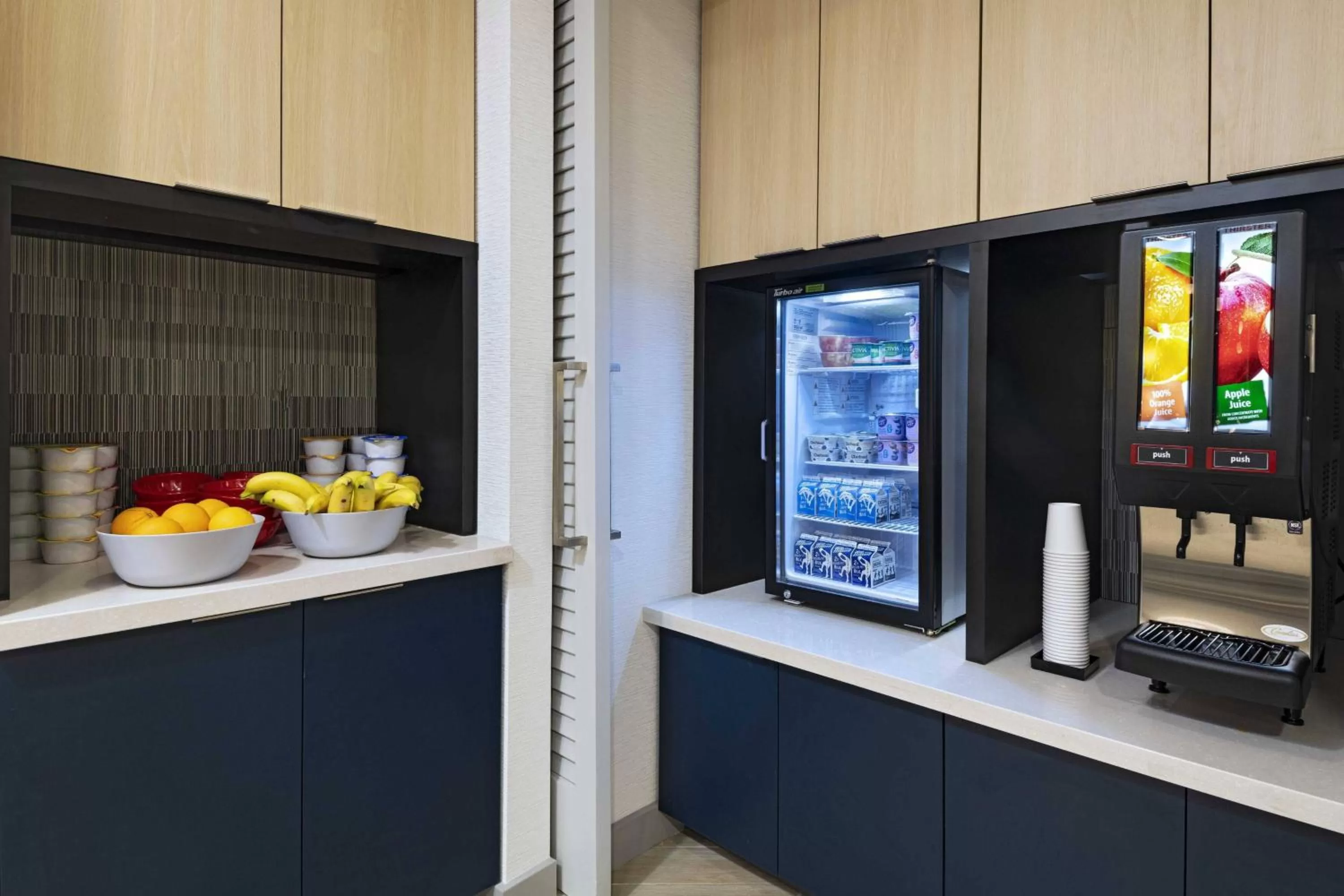 Breakfast in TownePlace Suites by Marriott Brentwood