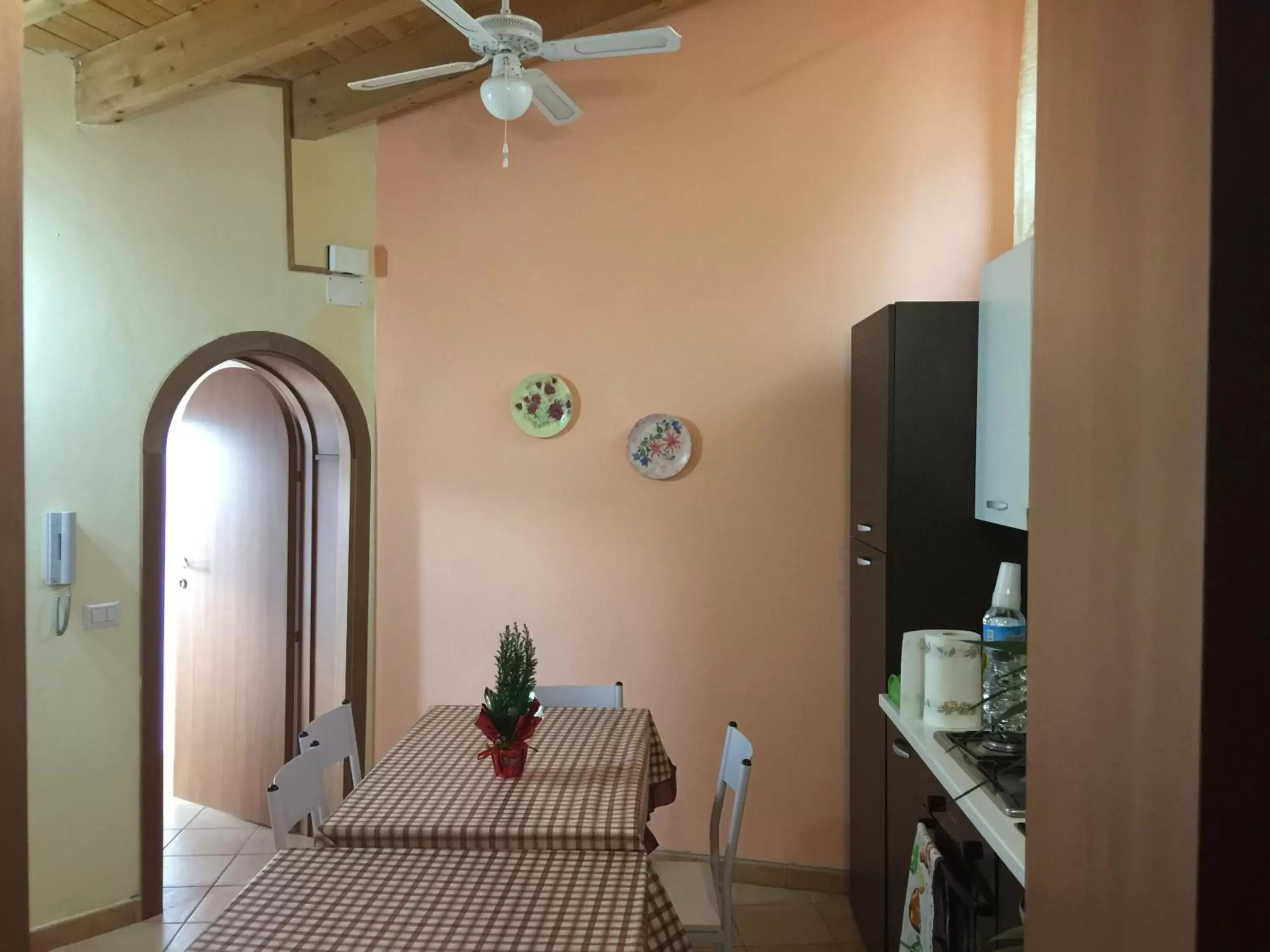 Dining area, TV/Entertainment Center in B&B Da Rosa