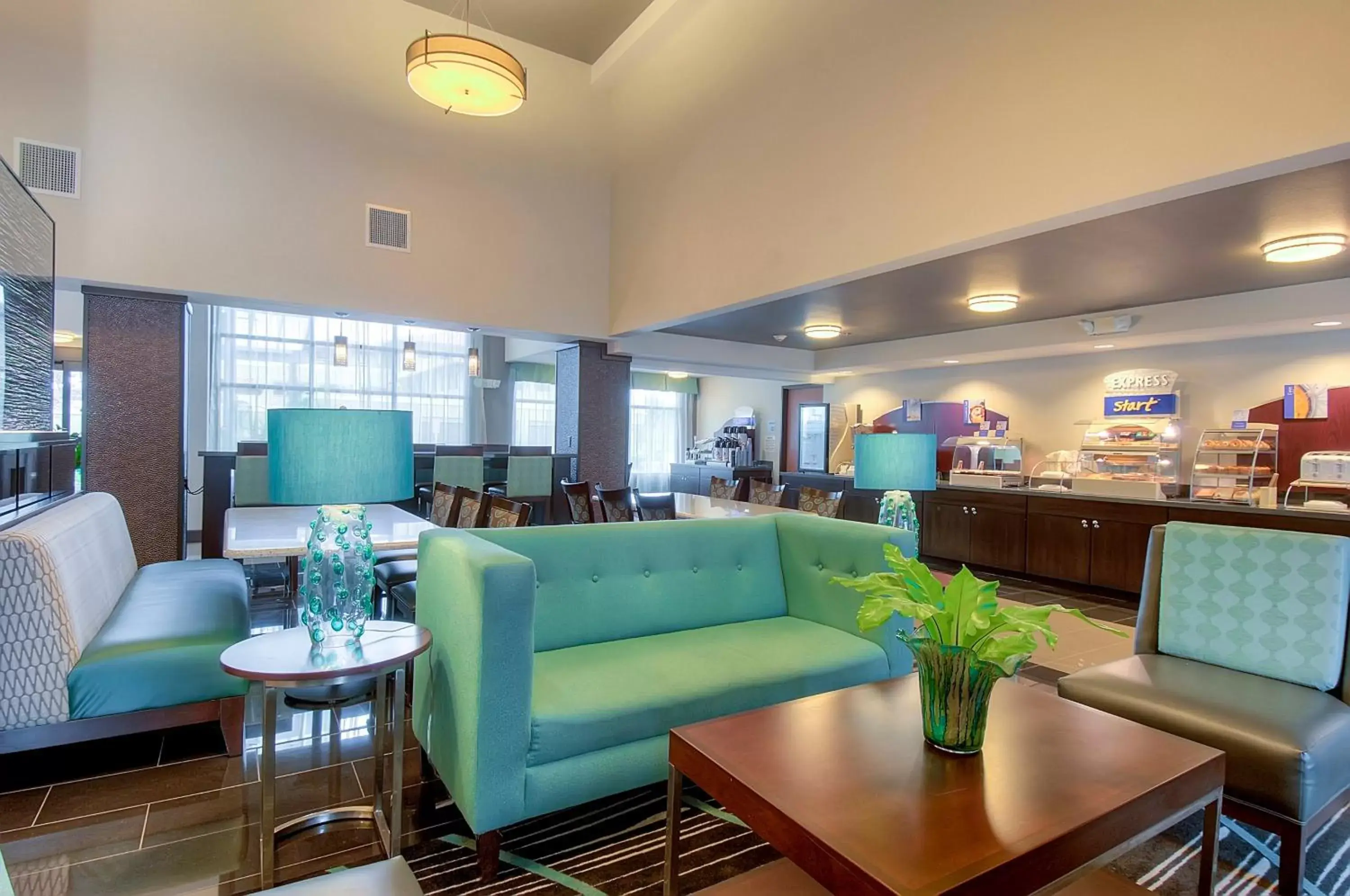 Property building in Holiday Inn Express Hotel & Suites Carlsbad Beach by IHG Property building in Holiday Inn Express Hotel & Suites Carlsbad Beach by IHG