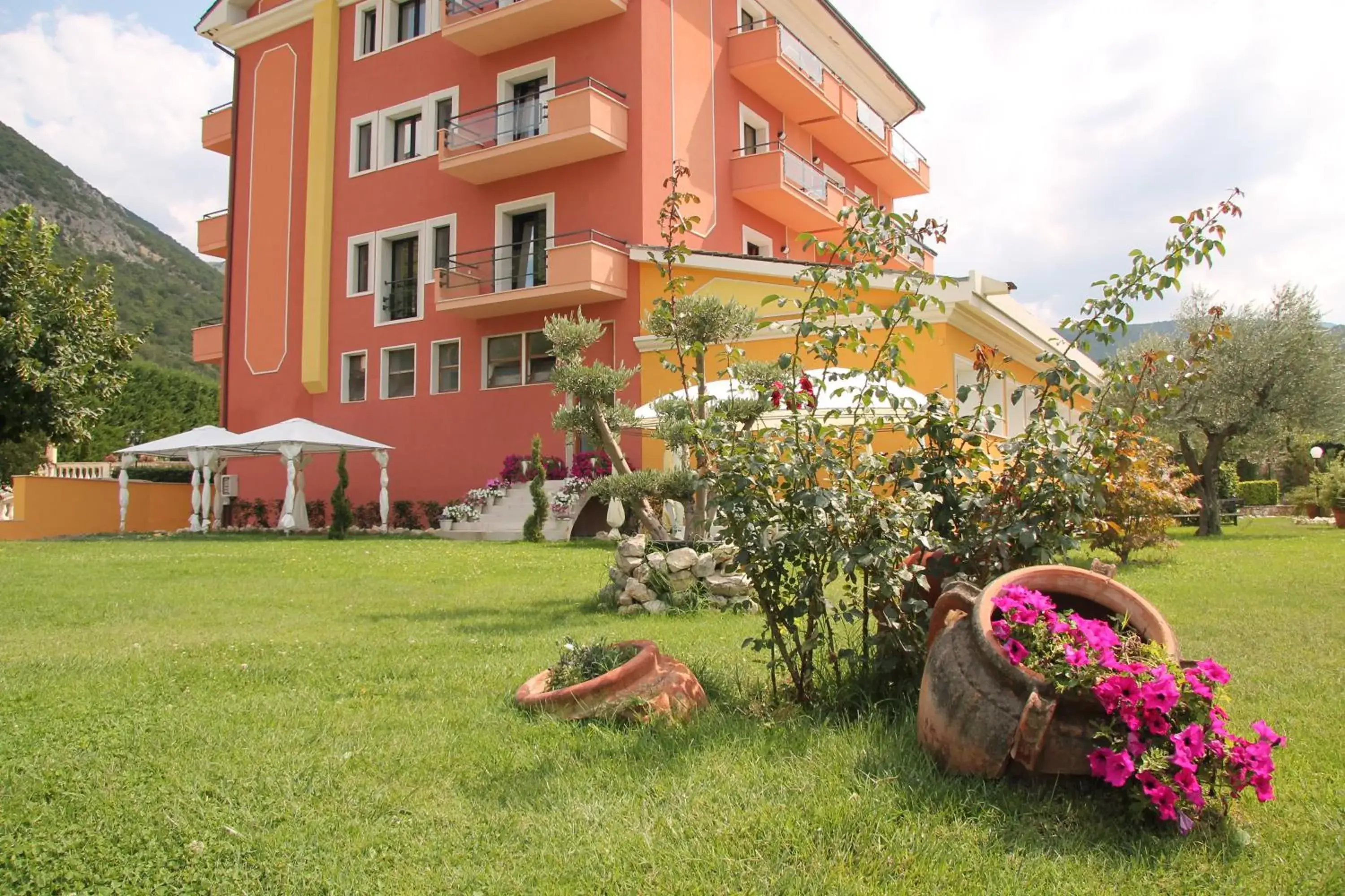 Garden view, Garden in FILIPPONE HOTEL&RISTORANTE