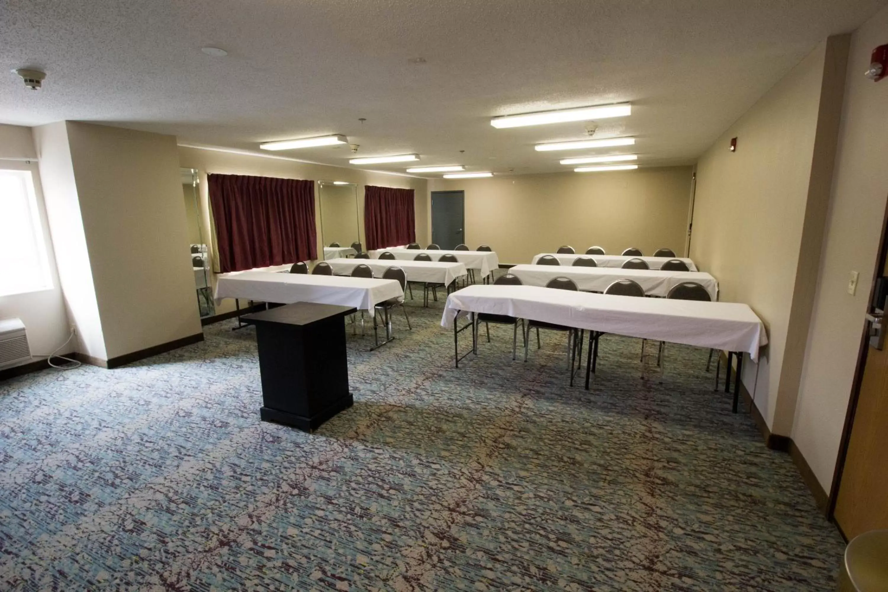 Meeting/conference room in Super 8 by Wyndham Chicago O'Hare Airport