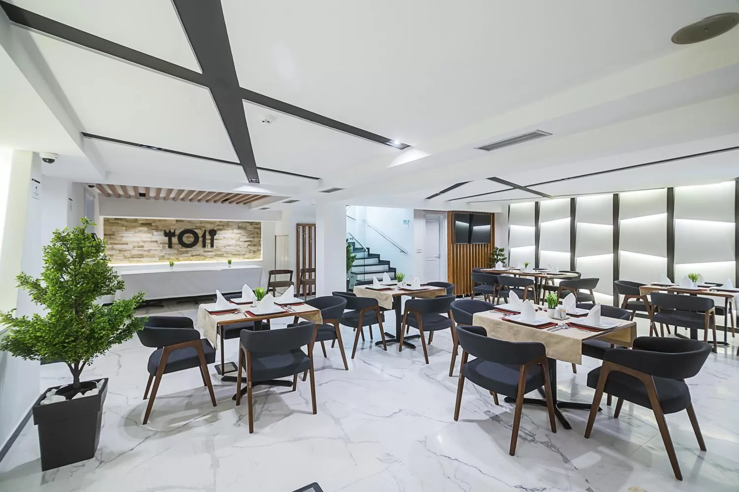 Restaurant/Places to Eat in Hotel Regal