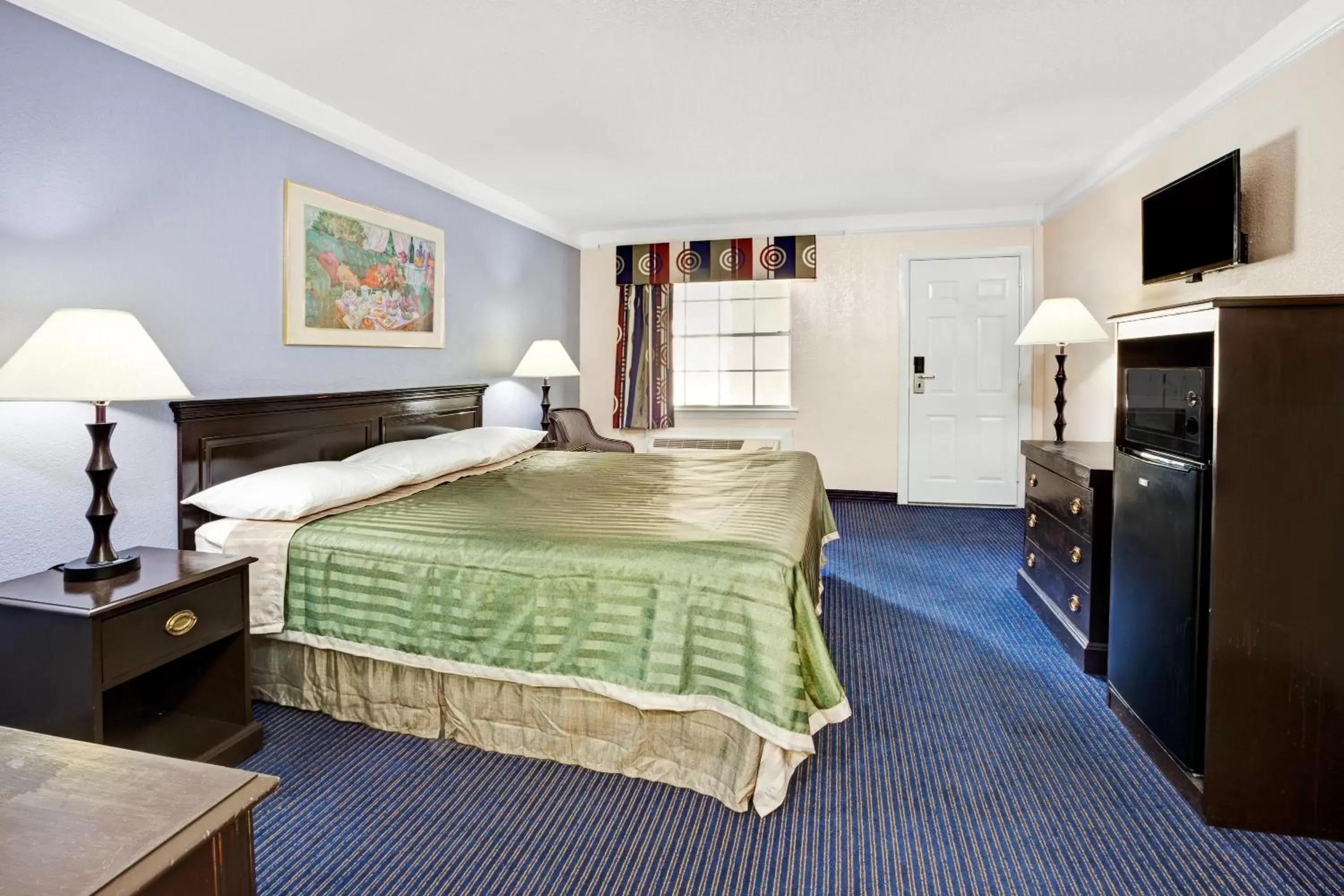 Bedroom, Bed in Travelodge by Wyndham North Richland Hills/Dallas/Ft Worth