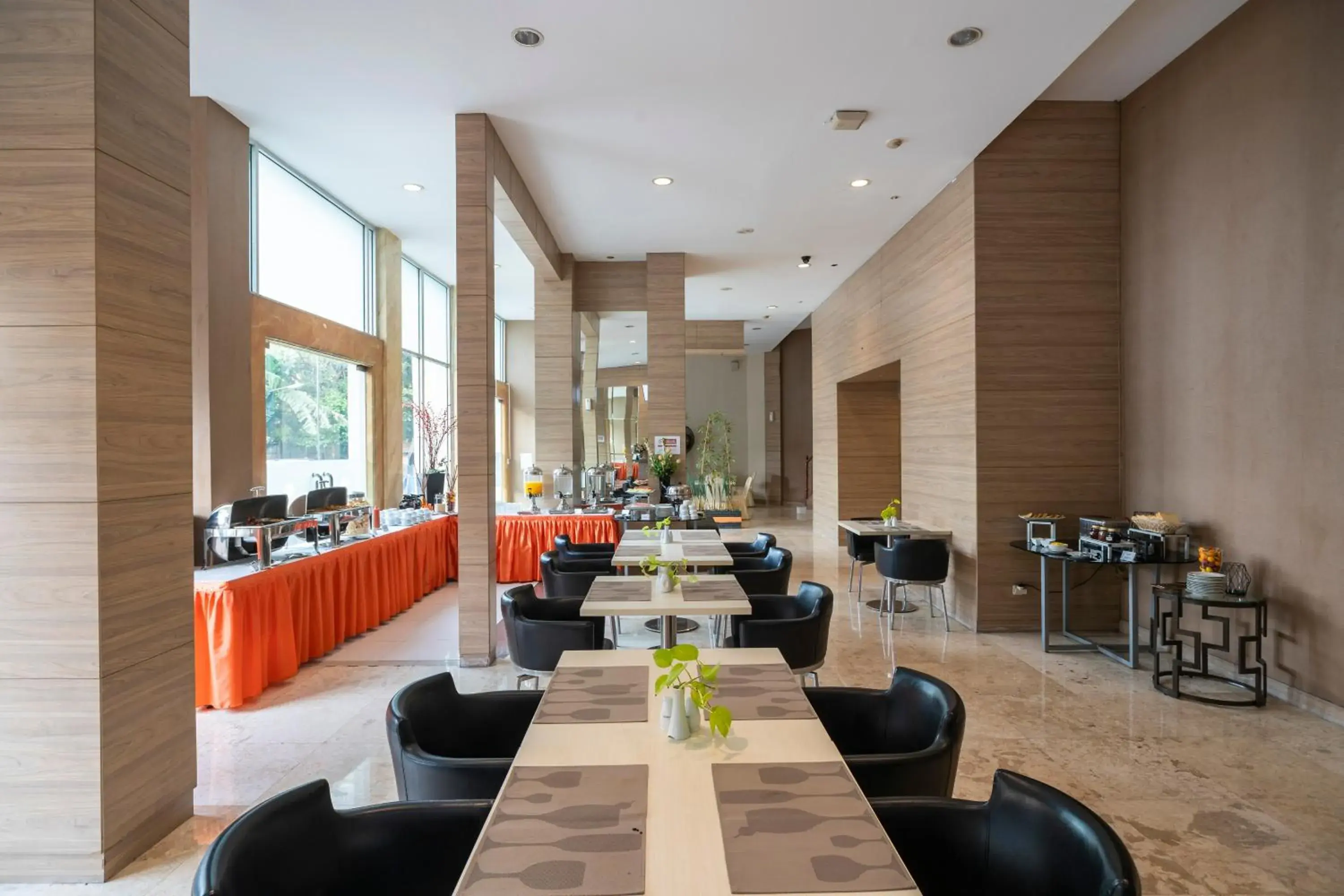 Restaurant/Places to Eat in The Gloria Suites Grogol, Jakarta