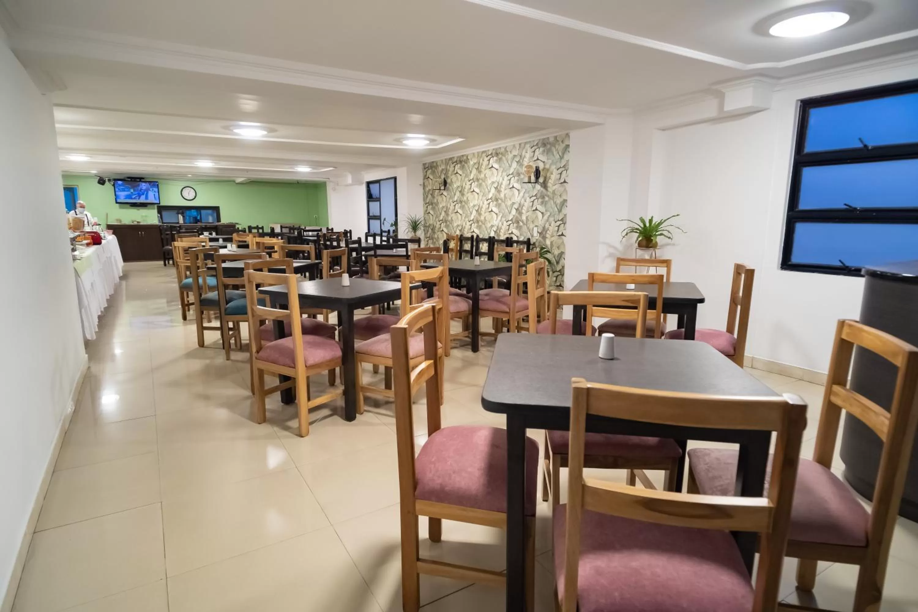 Restaurant/places to eat in Hotel Virrey Central