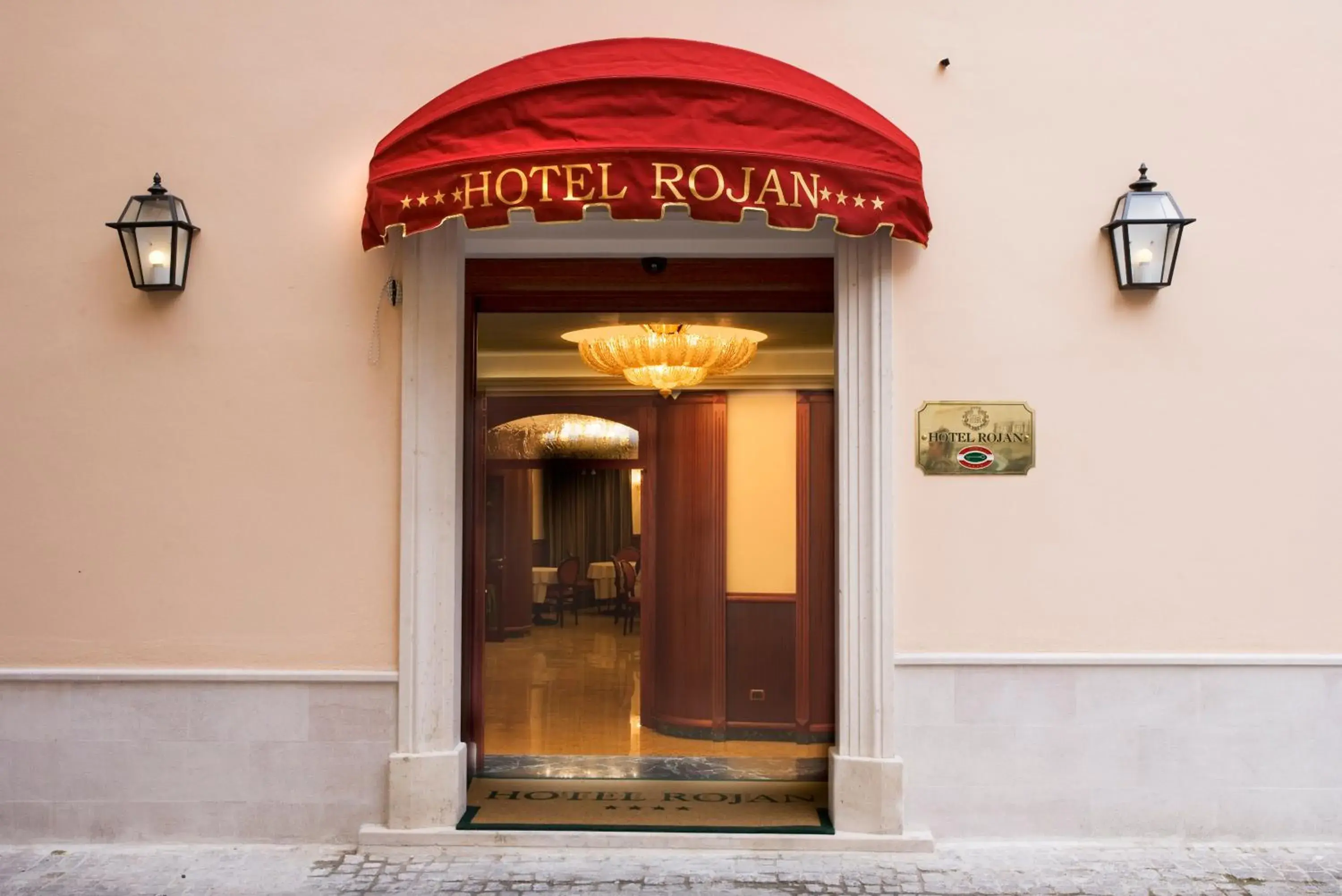 Facade/entrance in Hotel Rojan