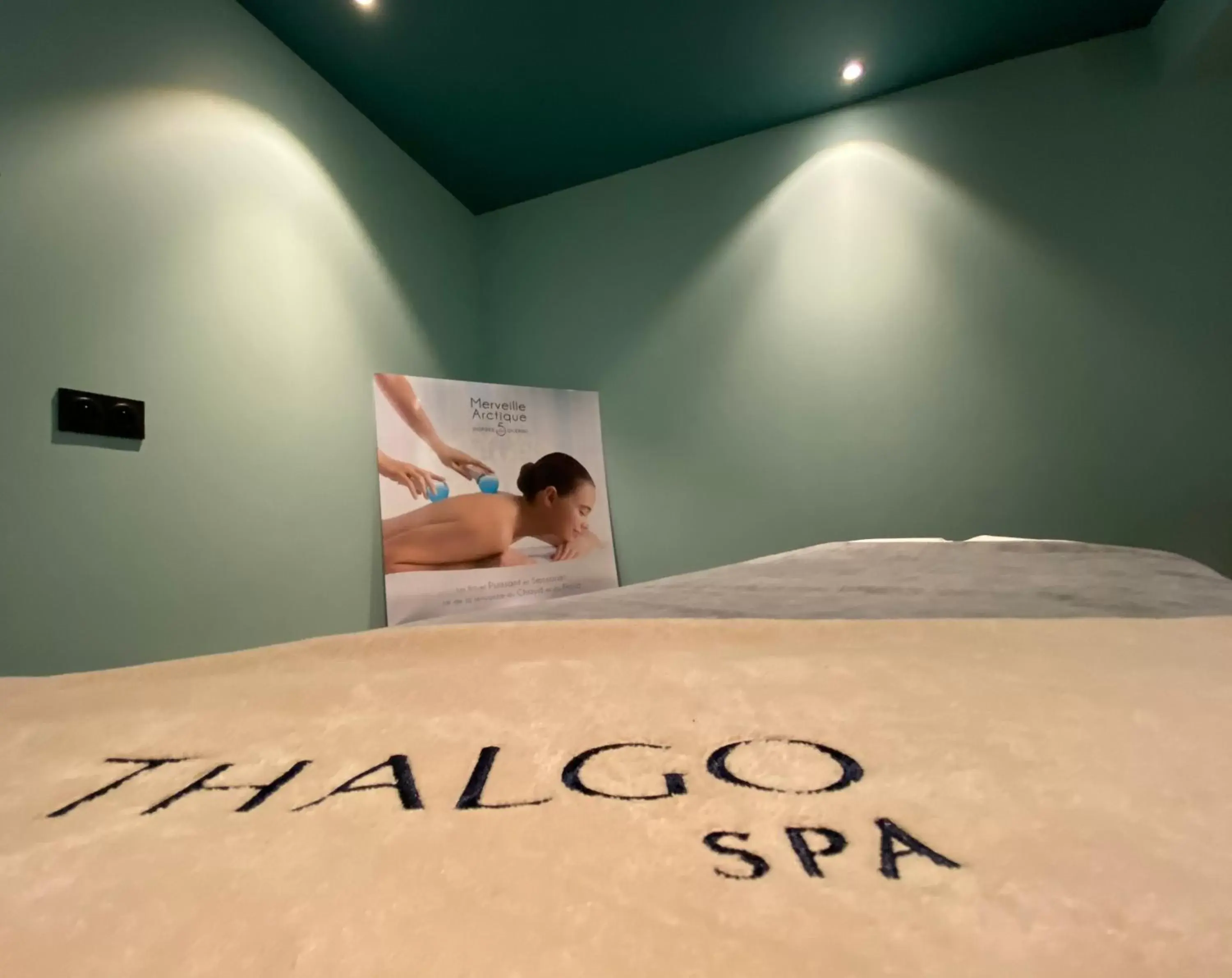 Massage in Alberta Hotel & Spa