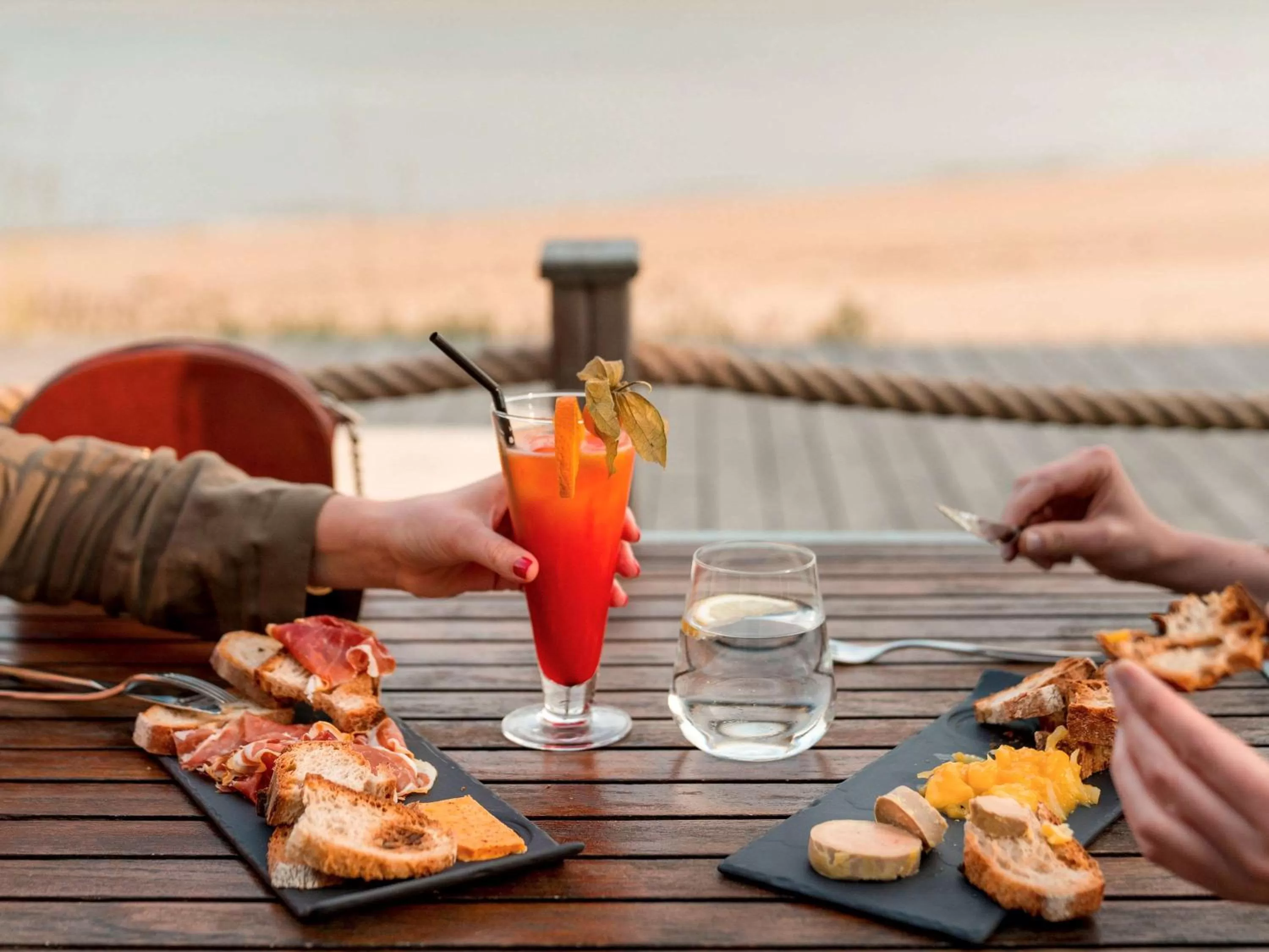 Lounge or bar in Novotel Thalassa Ile d'Oléron