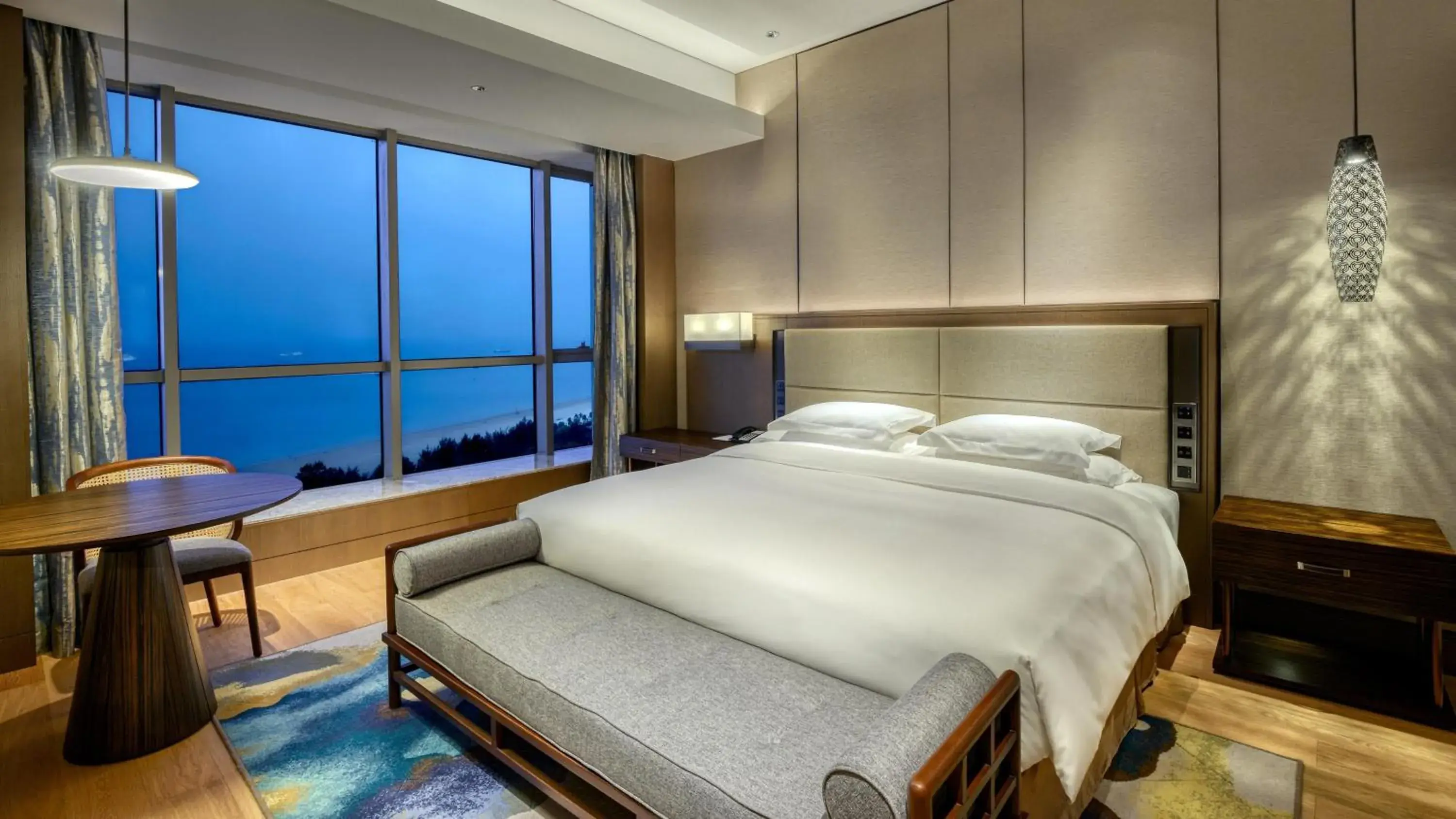 Bedroom, Bed in Crowne Plaza Beihai Silver Beach, an IHG Hotel