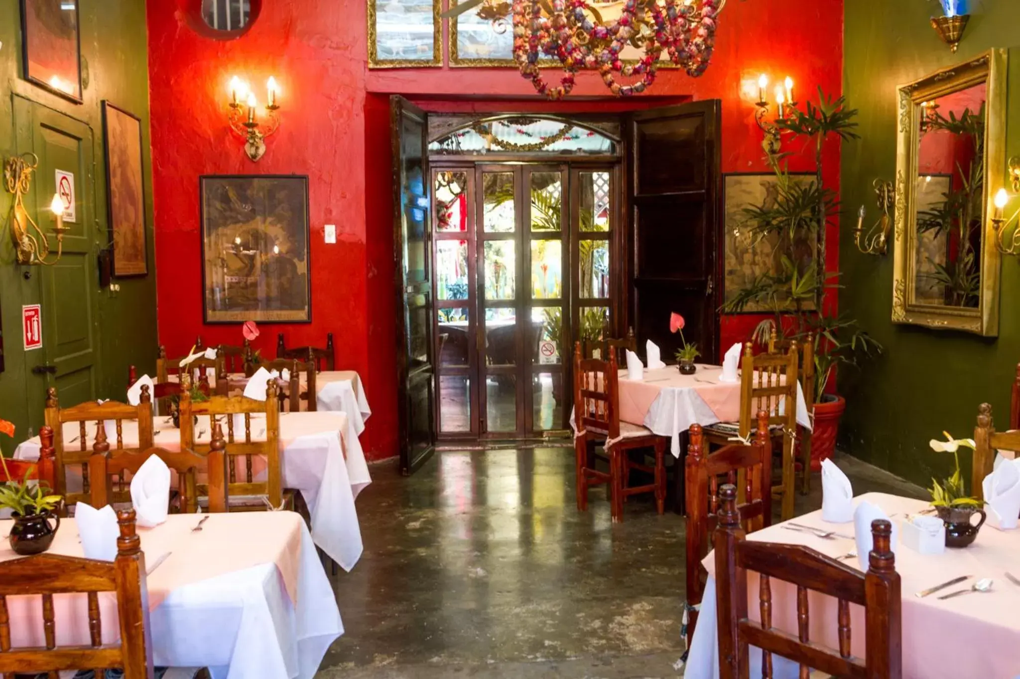 Restaurant/Places to Eat in Hotel Boutique Casona Maya Mexicana