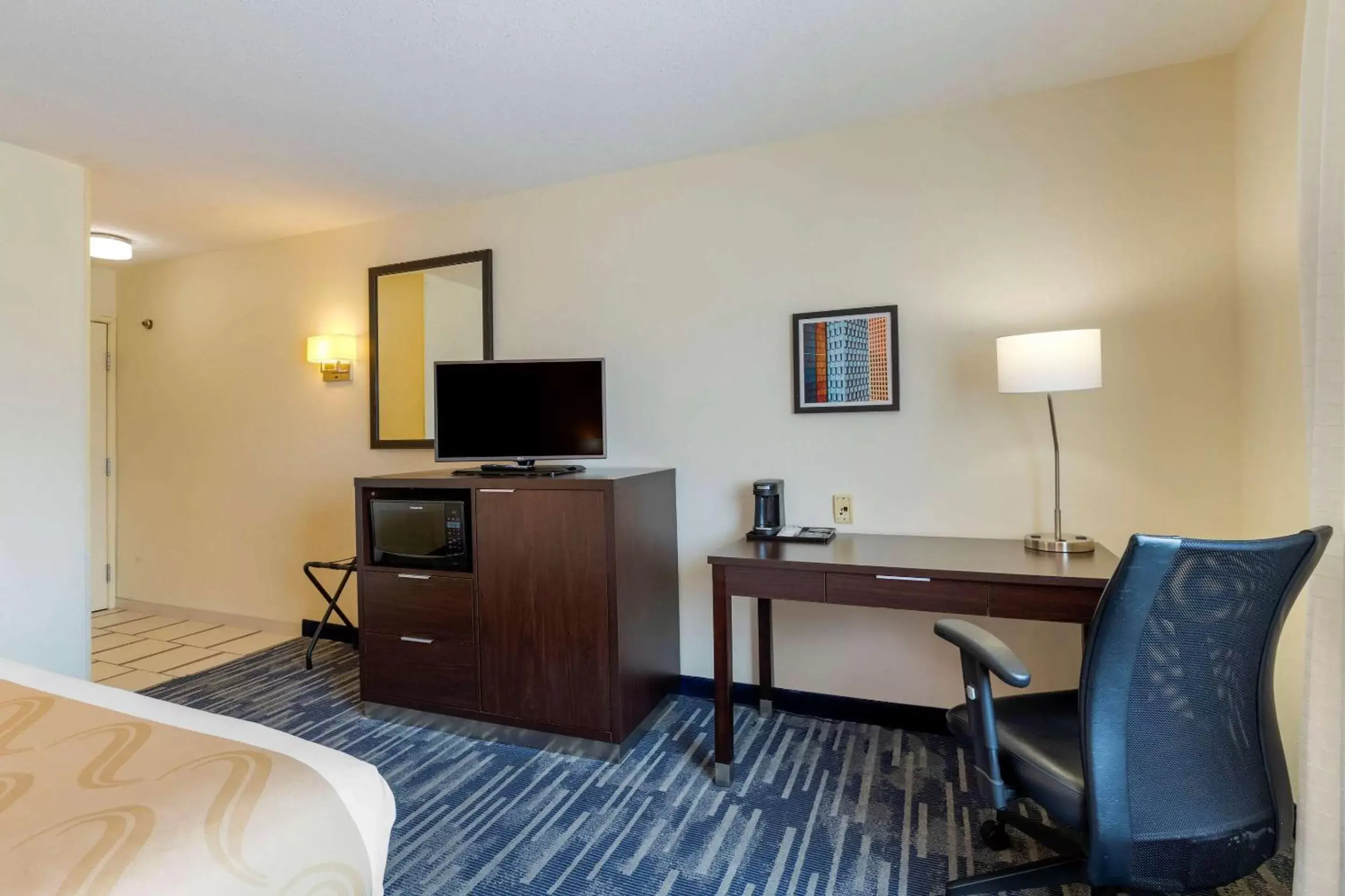 Photo of the whole room, TV/Entertainment Center in Quality Inn & Suites Keokuk North