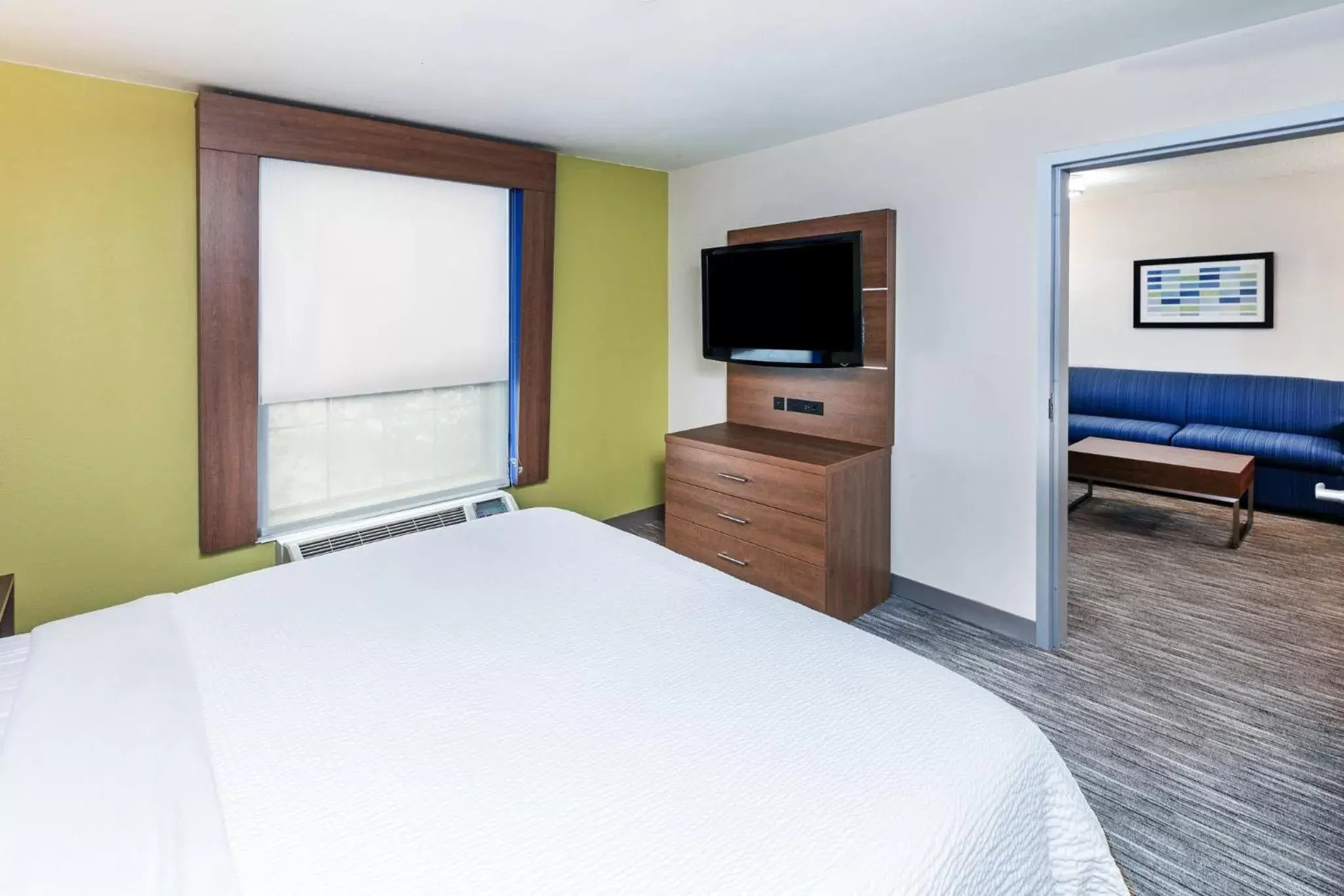 Photo of the whole room, Bed in Holiday Inn Express & Suites Sulphur - Lake Charles, an IHG Hotel