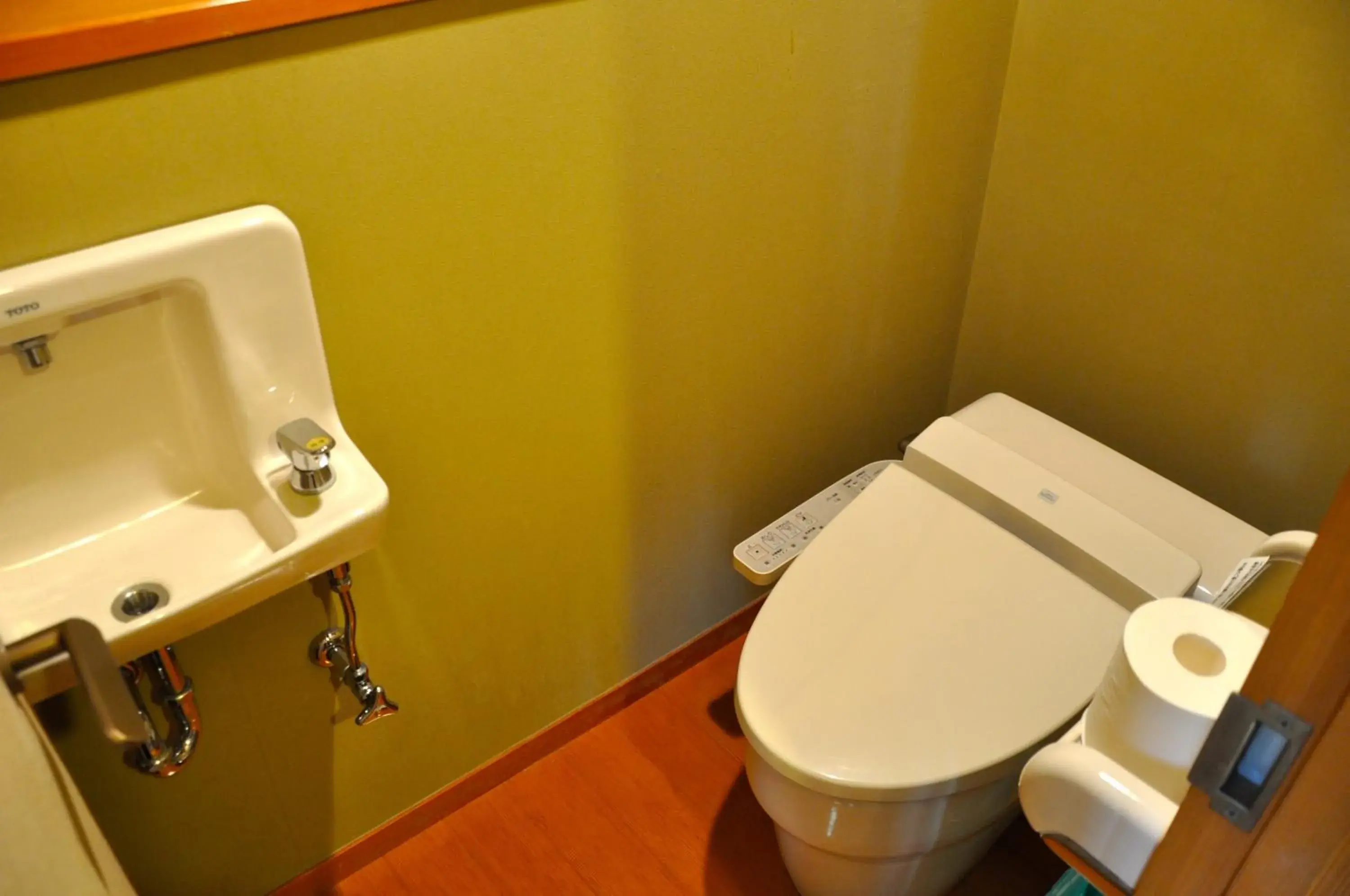 Toilet, Bathroom in Hotel Bientos