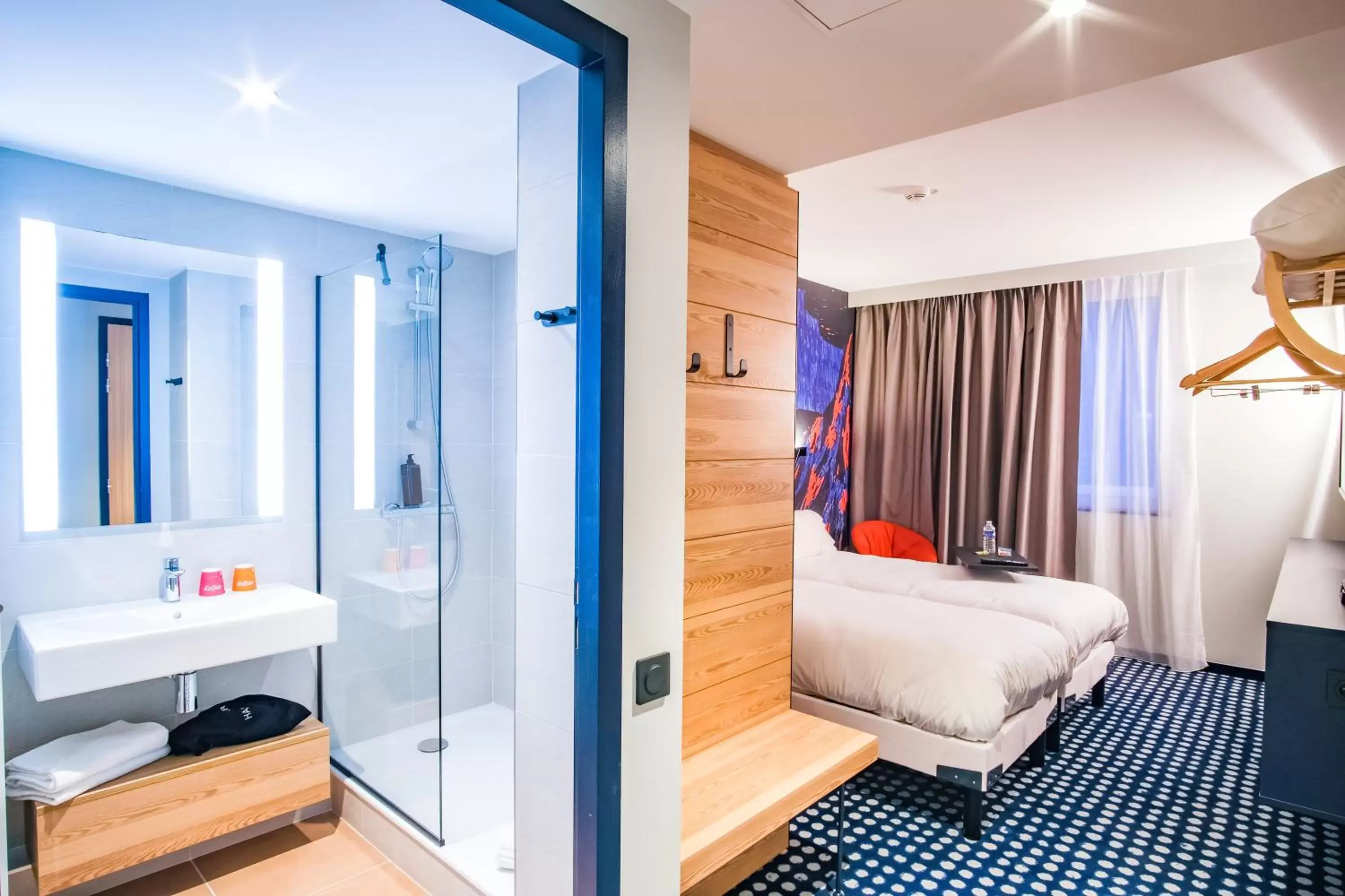 Photo of the whole room, Bathroom in ibis Styles Albertville