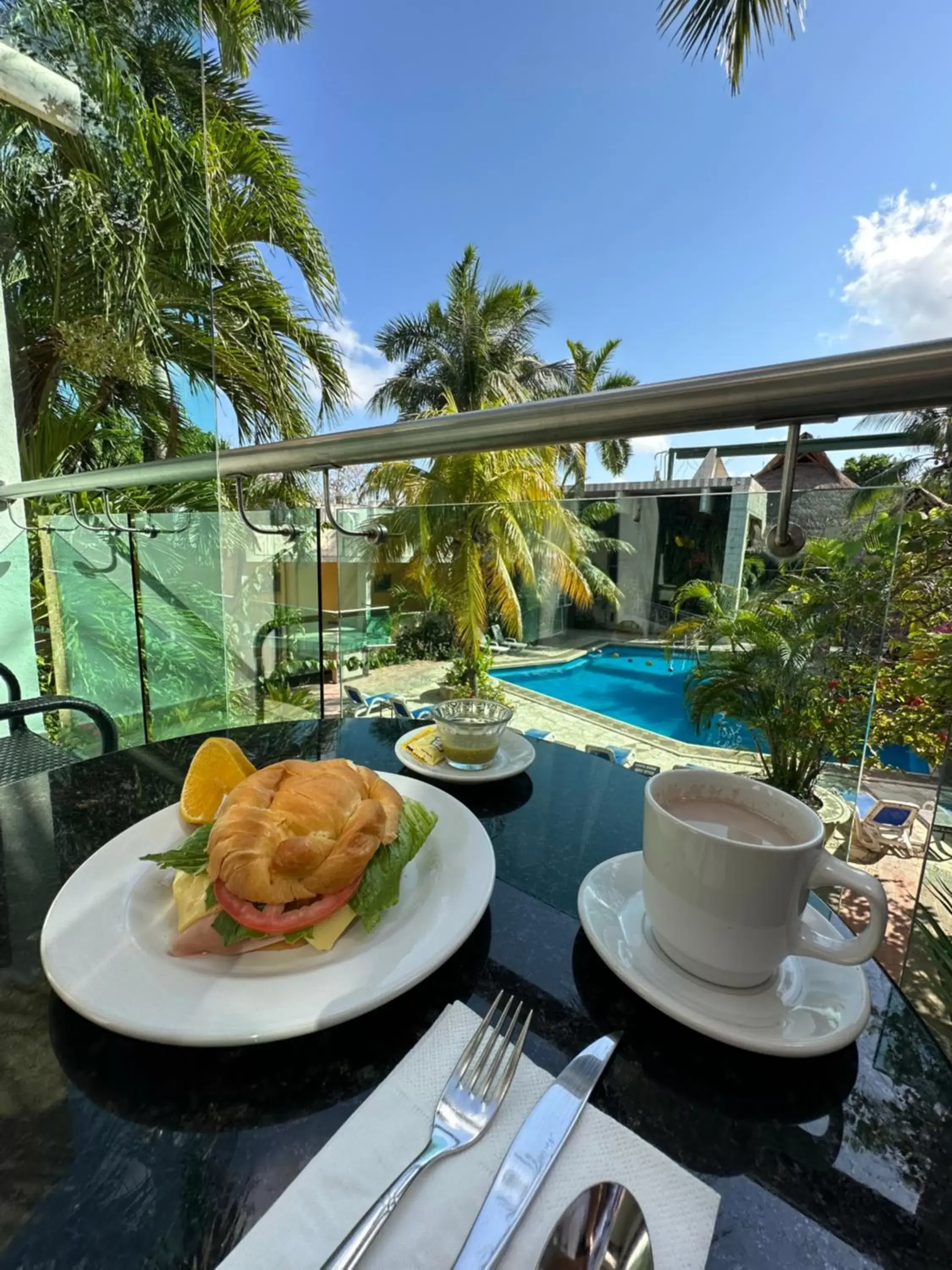 Balcony/Terrace, Pool View in Hotel Plaza Caribe