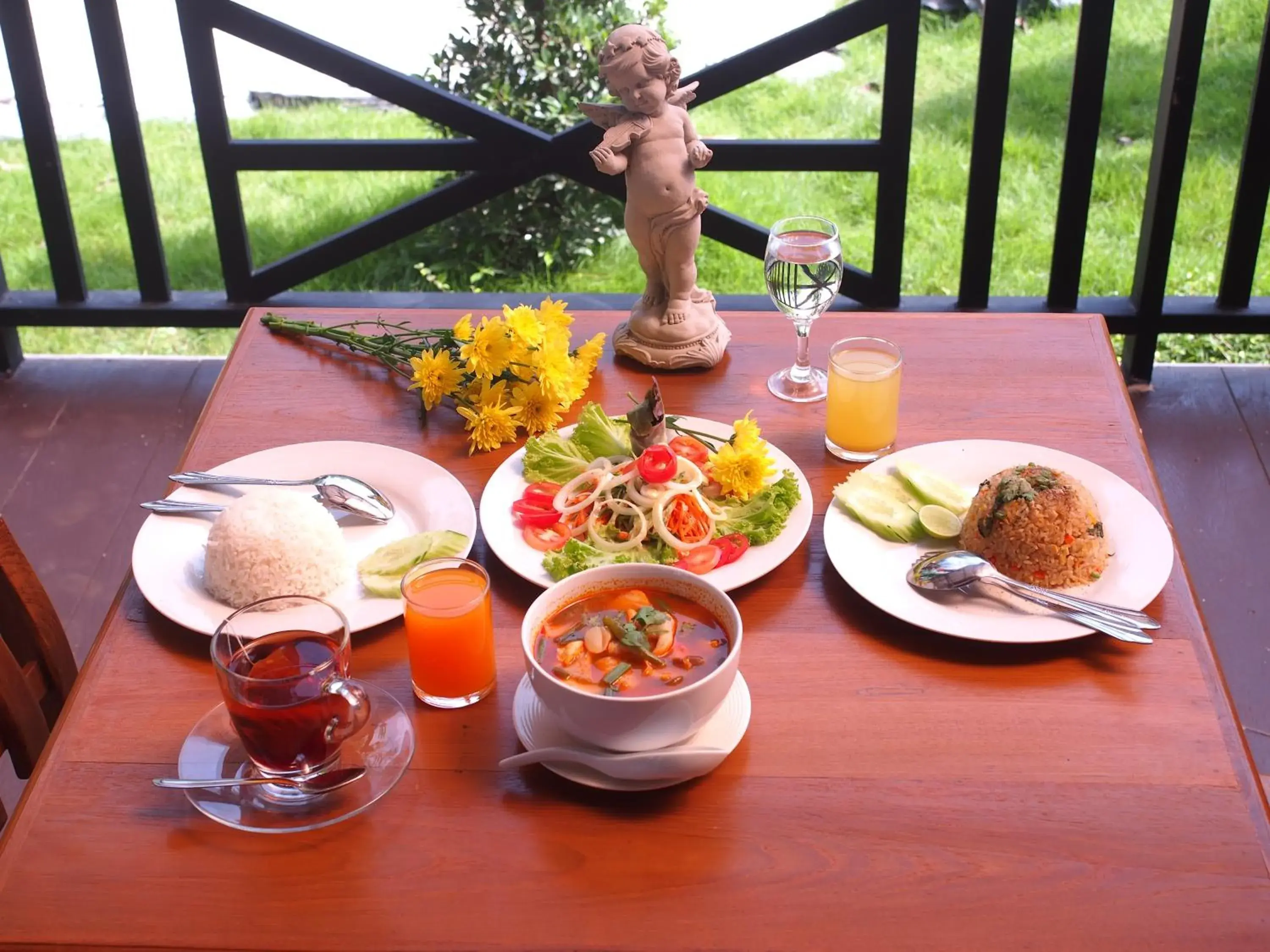 Food and drinks in My Home Lantawadee Resort