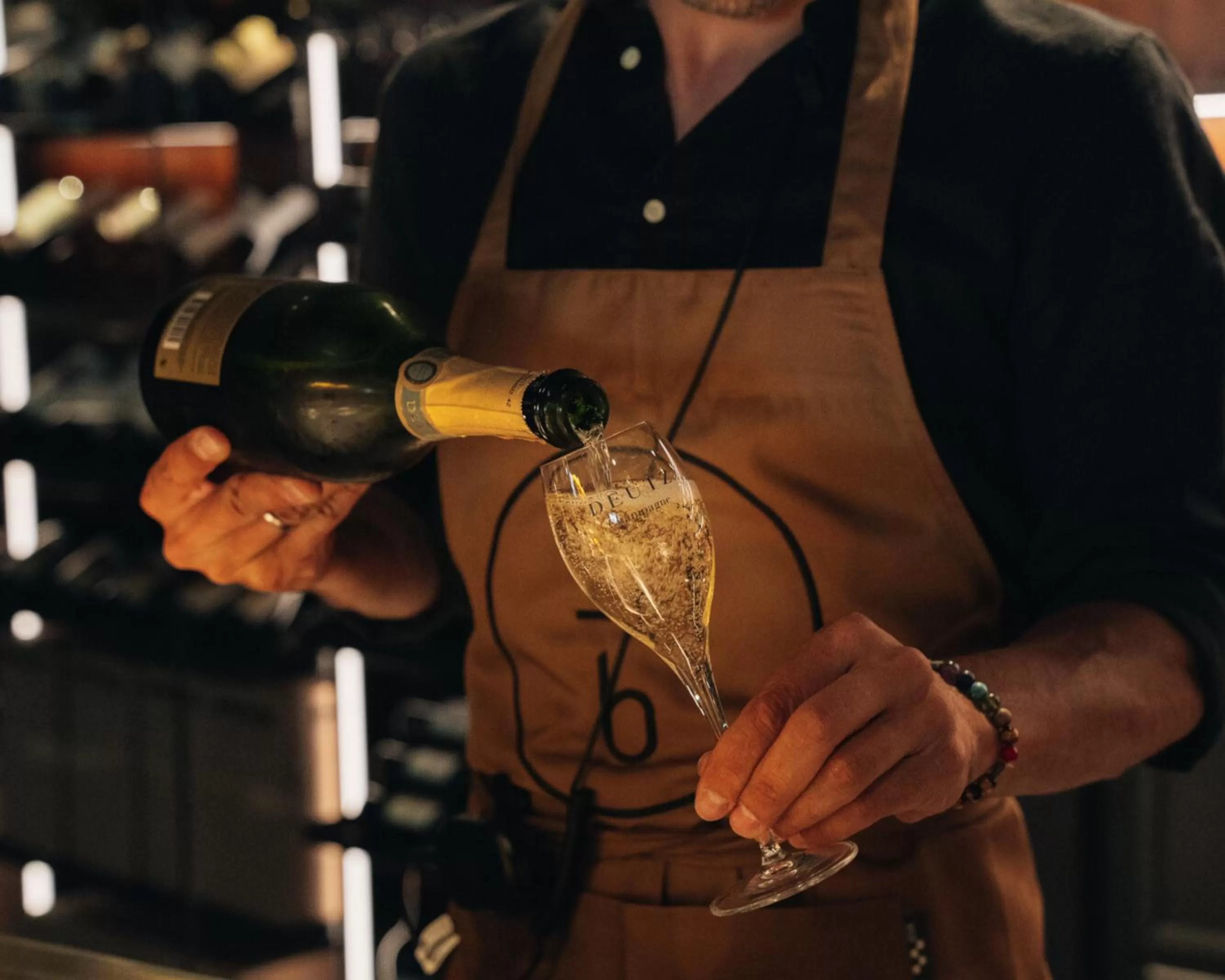 Restaurant/places to eat in The CORNR Hotel