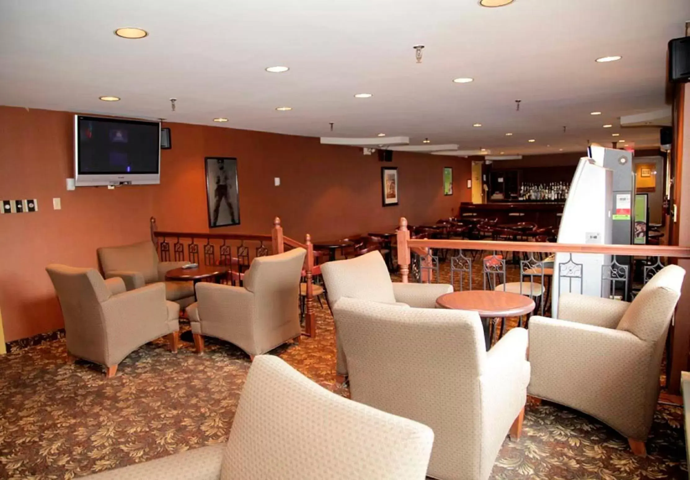 Communal lounge/ TV room, Lounge/Bar in Albatross Hotel