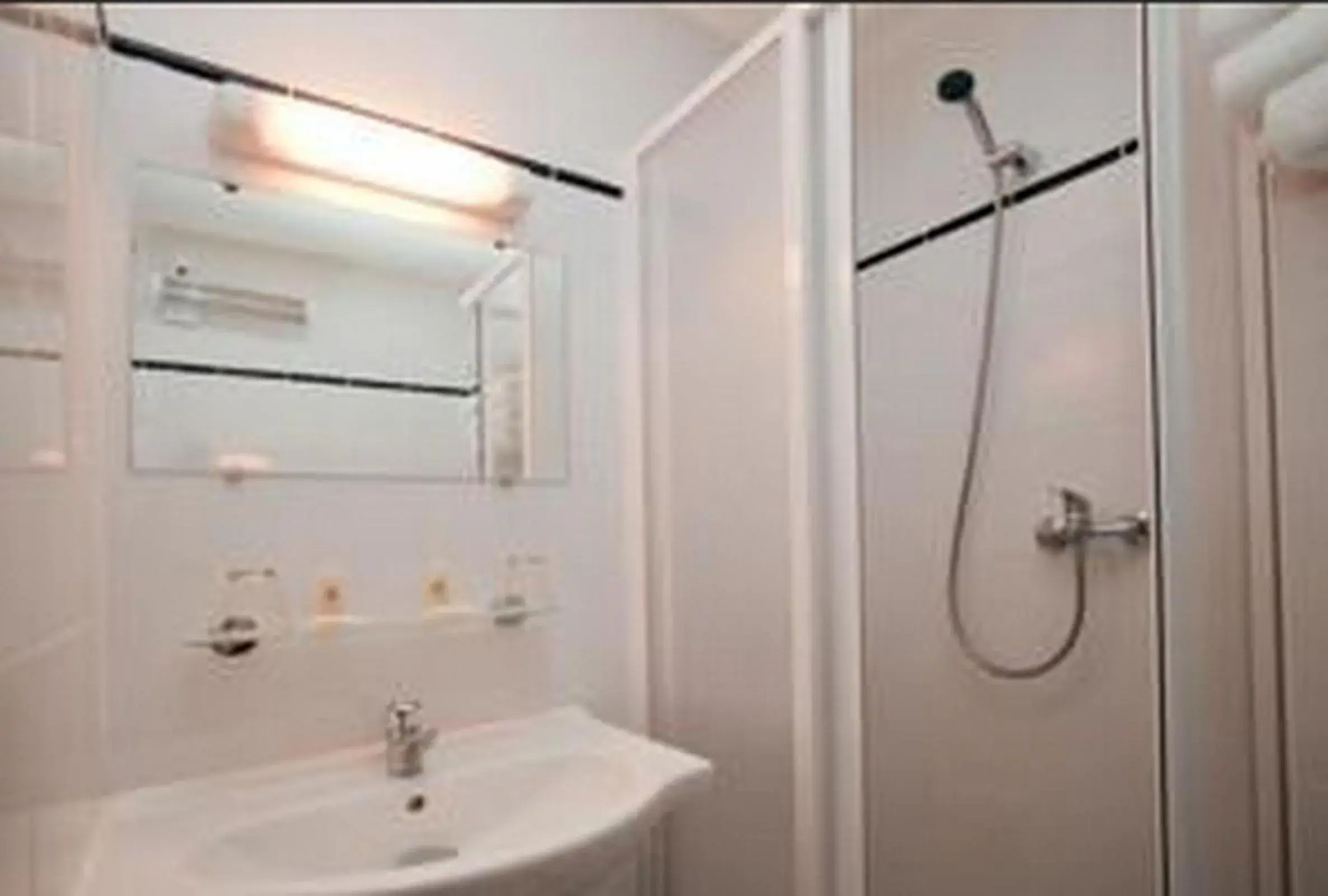 Bathroom in Sky Hotel Goussainville Charles de Gaulle