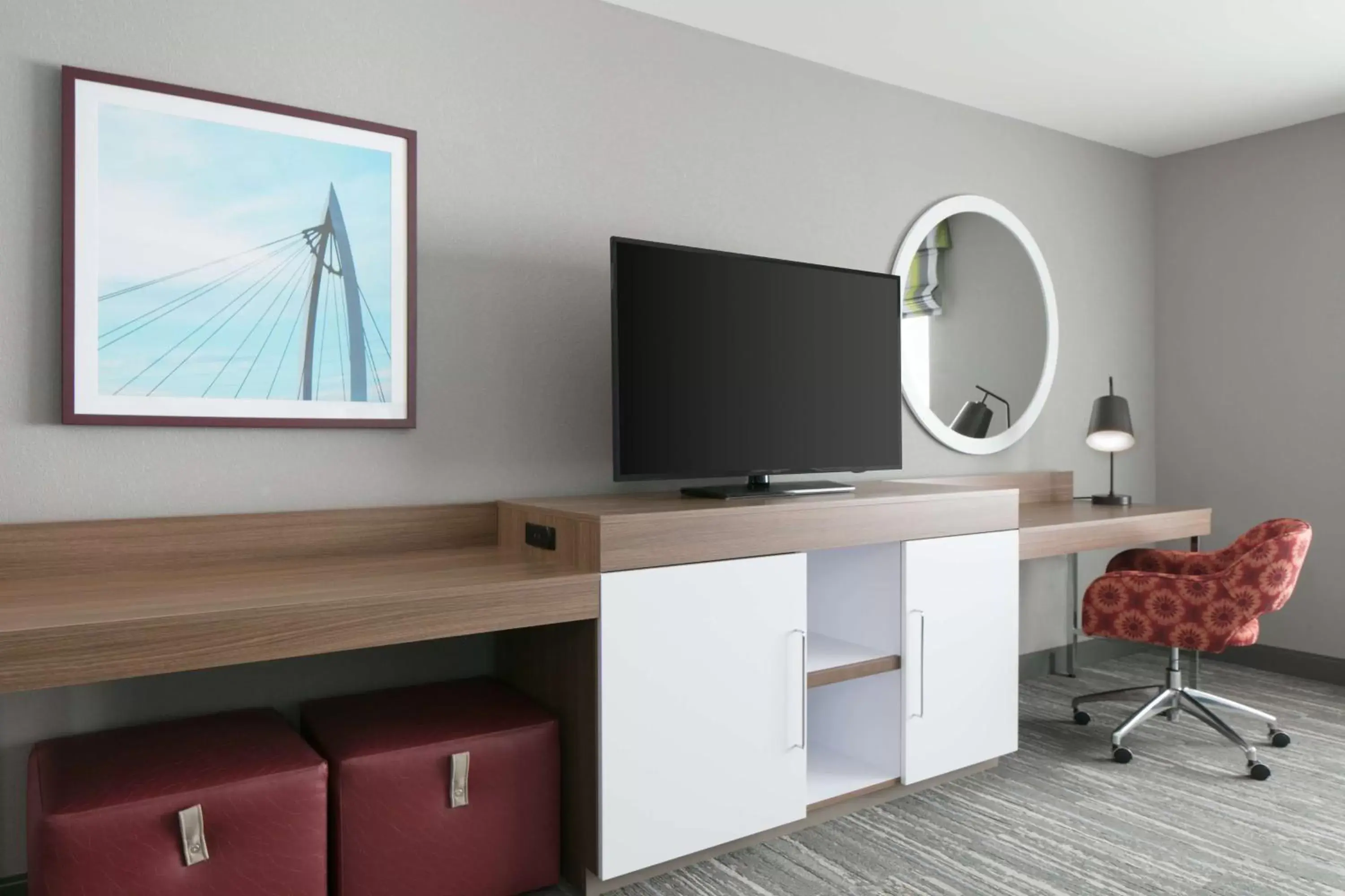 Bedroom, TV/Entertainment Center in Hampton Inn By Hilton Wichita Northwest