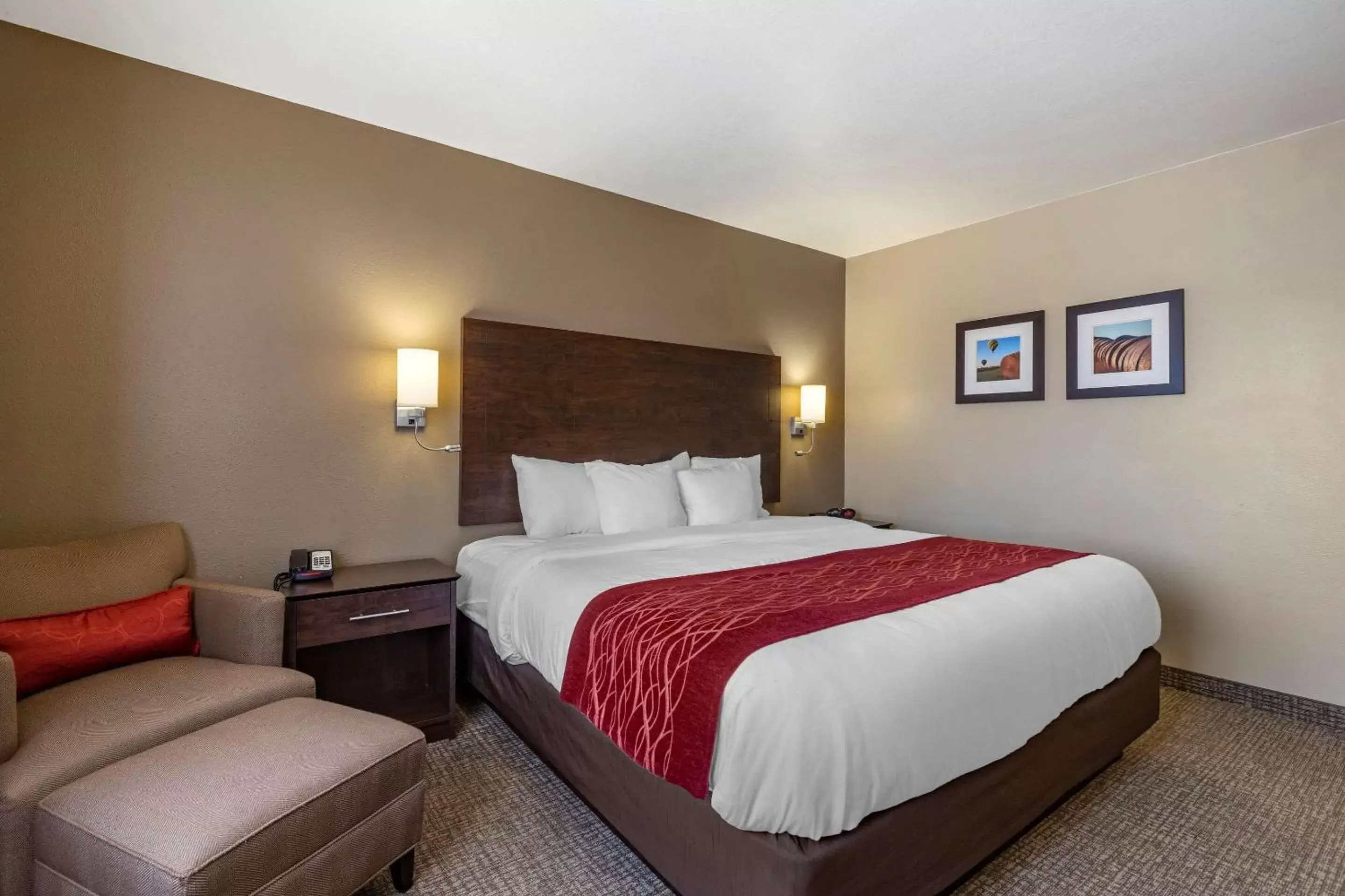 Bedroom, Bed in Comfort Inn & Suites Waterloo – Cedar Falls