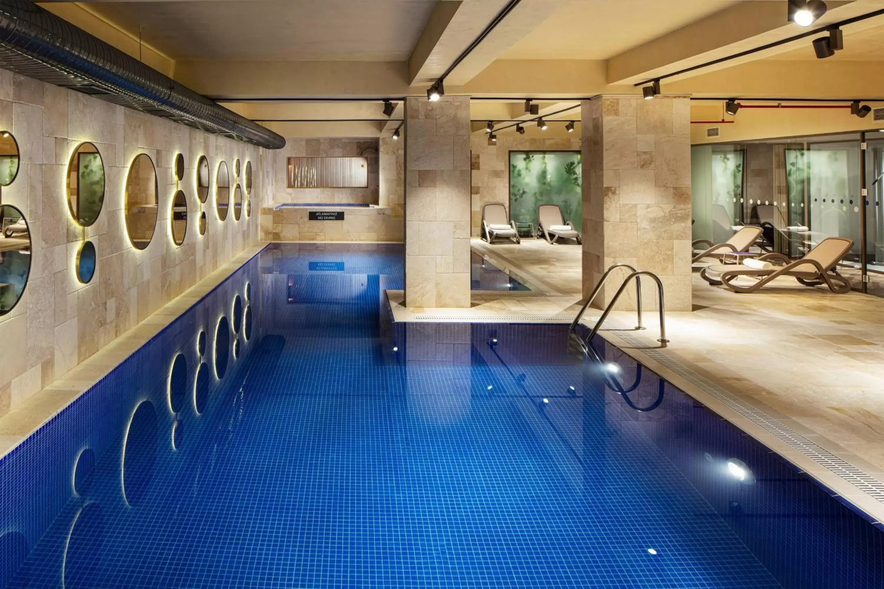 Swimming Pool in Delta Hotels by Marriott Istanbul Kagithane